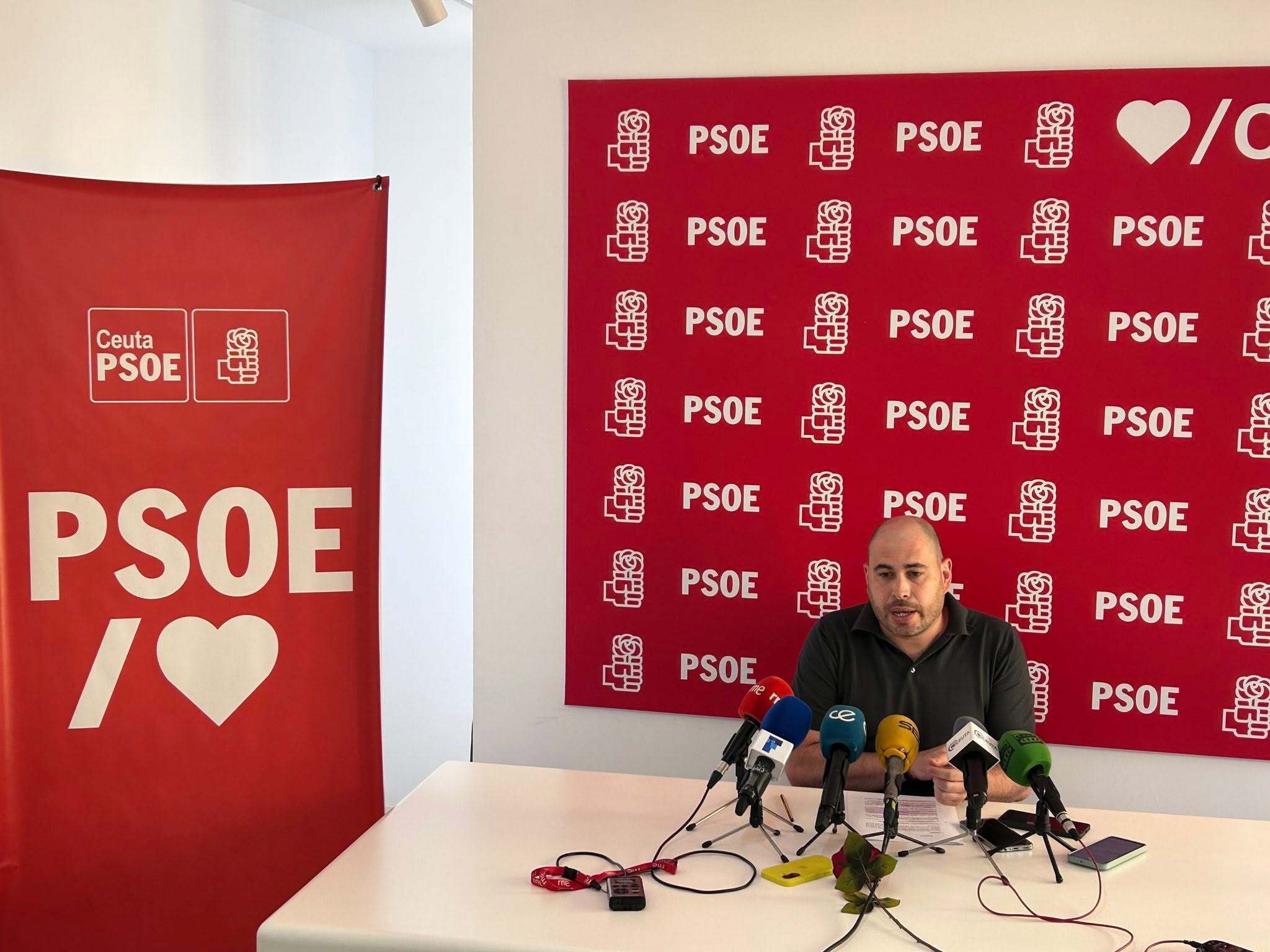 "Le está dando vueltas a dimitir": el delegado del Gobierno en Ceuta se ve acorralado