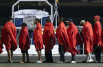 Detenidos tres inmigrantes de una patera por violar a una mujer durante el viaje a Lanzarote