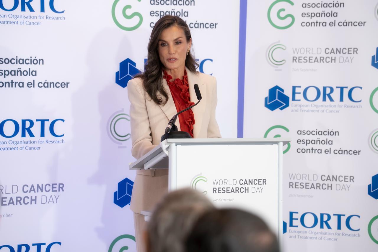 La Reina Letizia reclama en Bruselas recursos estables contra el cáncer: "No tenemos el lujo del tiempo"