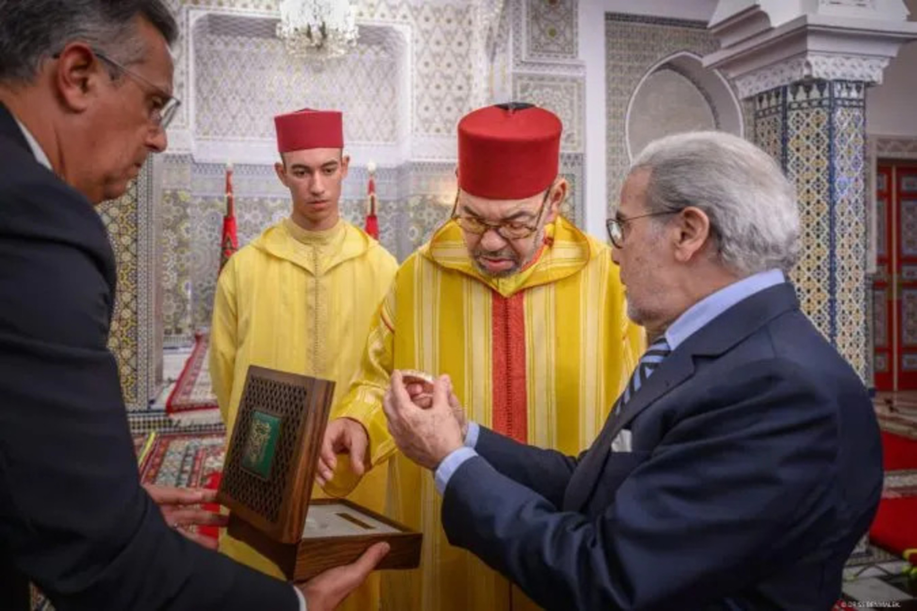 Informe oficial marroquí a Mohammed VI: en su reino no tiene empleo ni el 40% de la población activa y hay 3 millones de 'ninis'