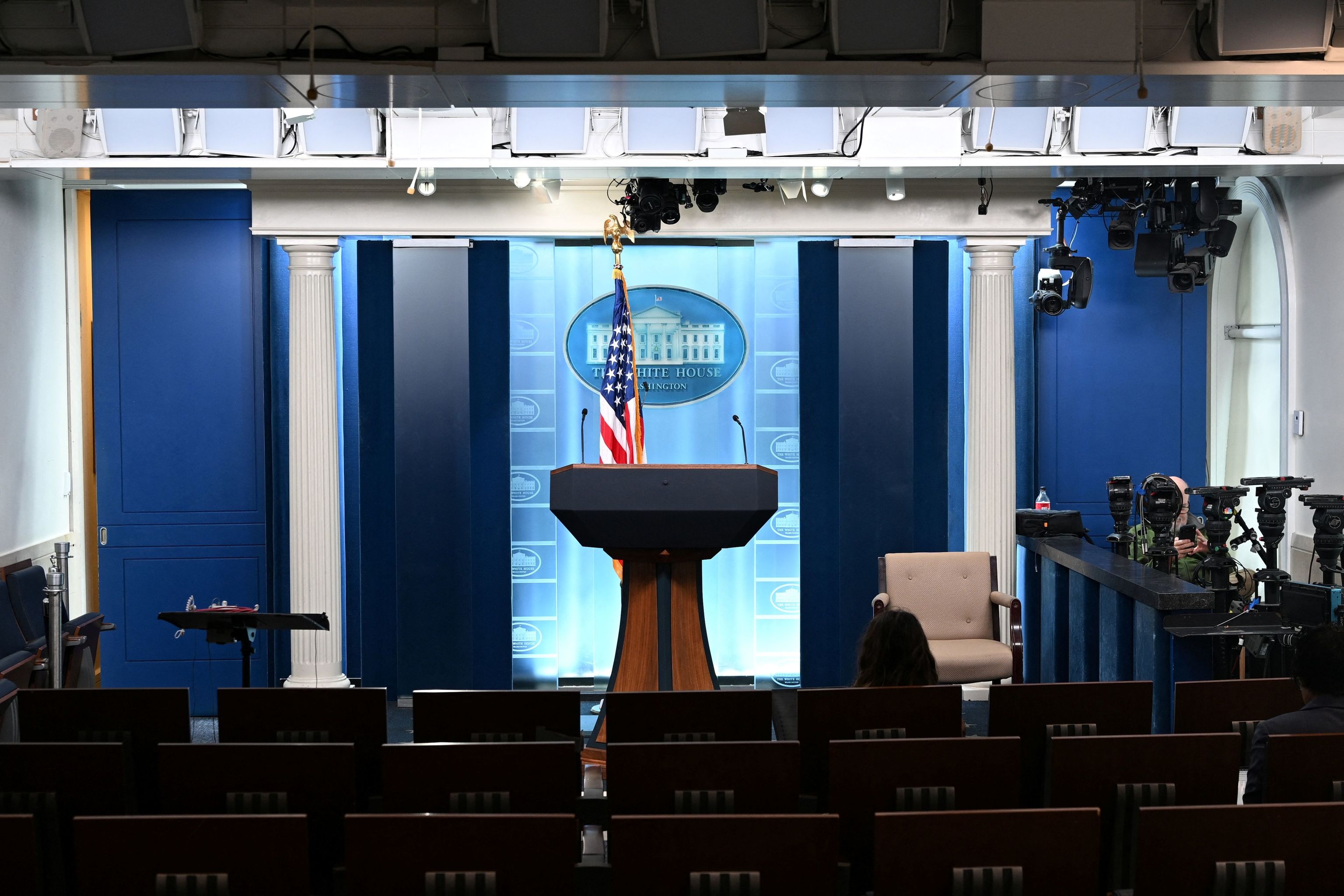 Un juez levanta el veto de Trump a CNN, MS NOW y Politico en la Casa Blanca