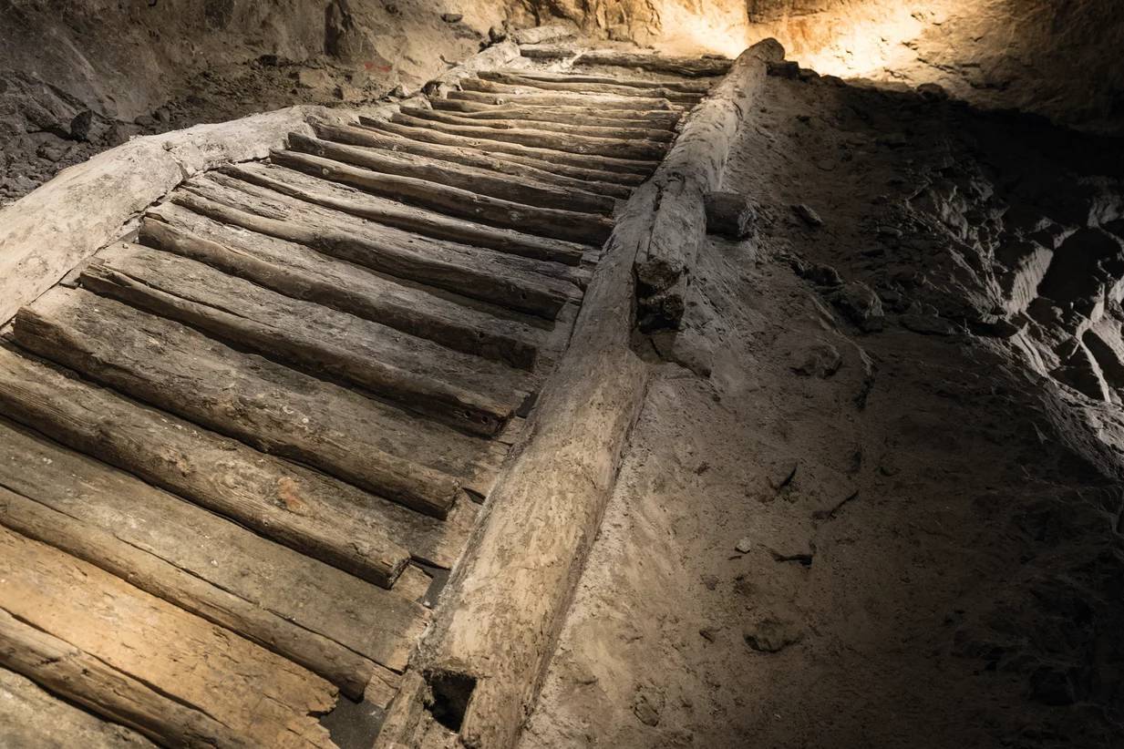 Hallan una extensa red de túneles ocultos en una mina de sal de 7.300 años en Austria