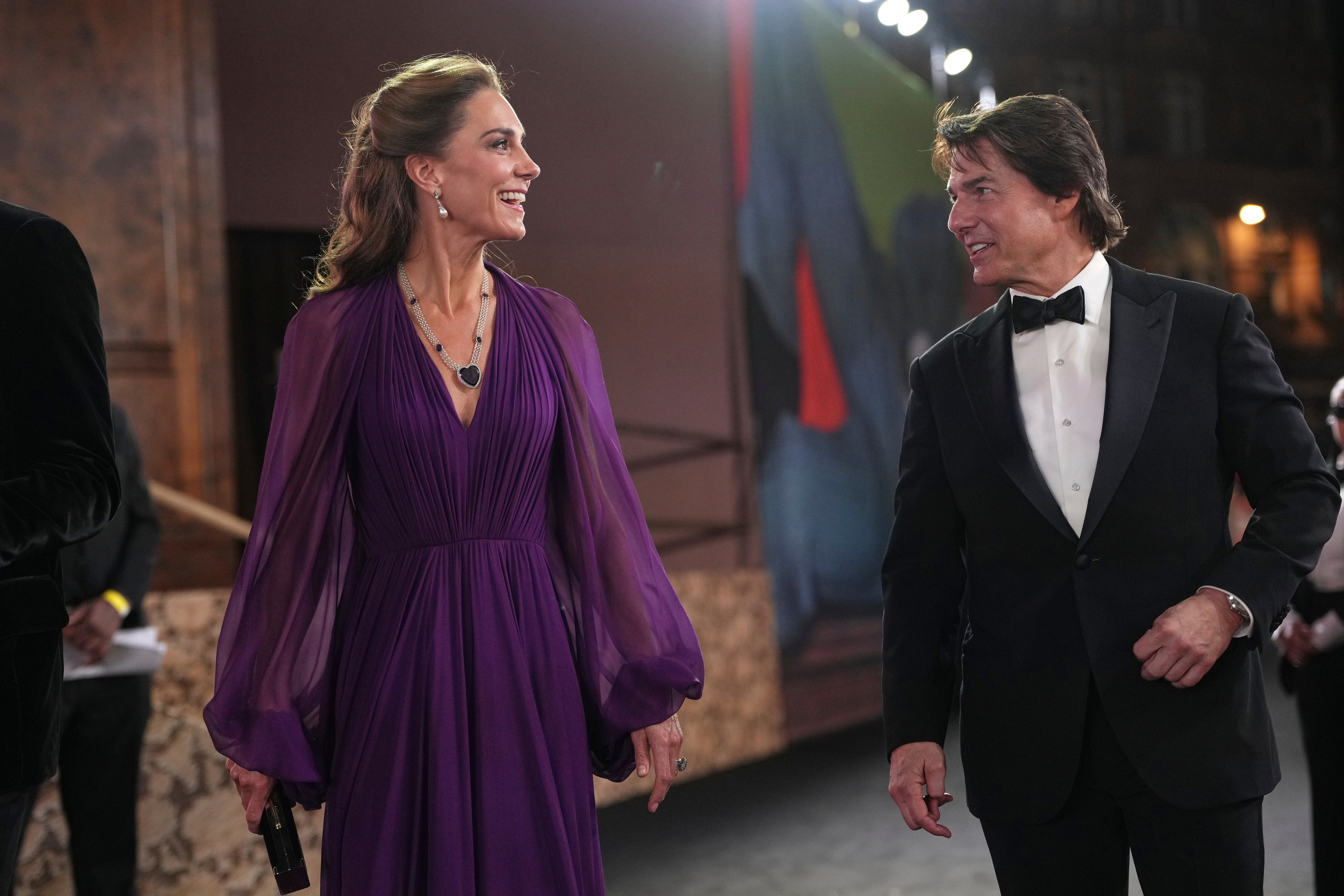 Kate y la "diplomacia de las joyas": homenaje a Diana y a la reina madre en el estreno con Tom Cruise