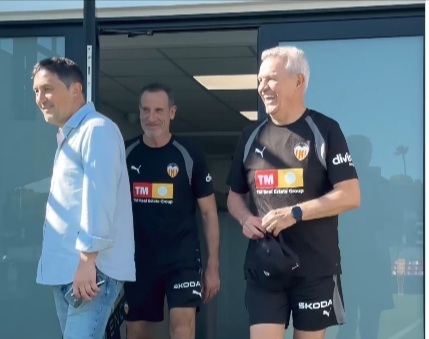 Aguirre se pone a trabajar en el primer entrenamiento en Paterna y avanza un objetivo: "Valencia tiene que volver a ser un fortín"
