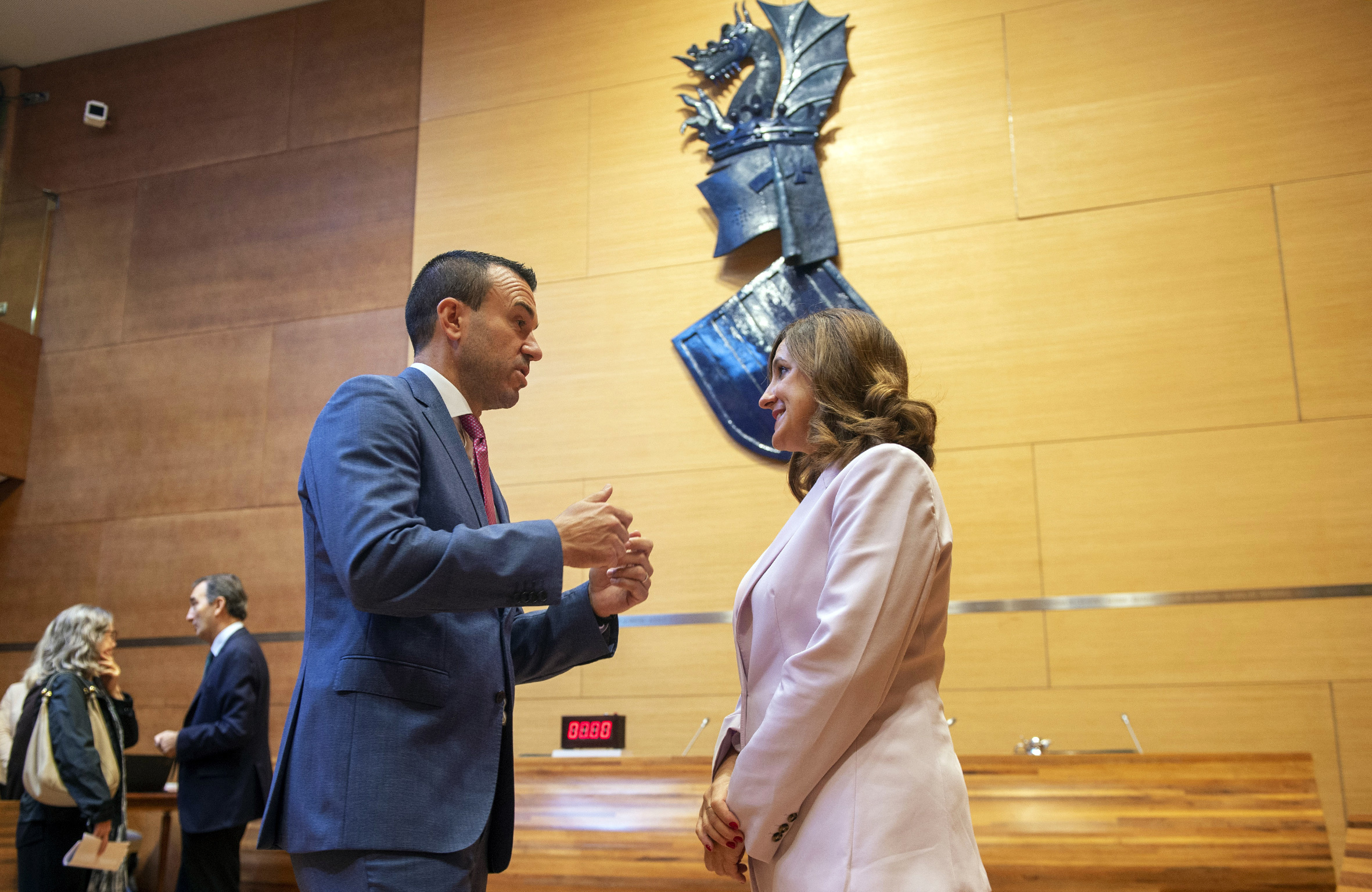 El cierre del Teatro Principal de Valencia reaviva el choque entre Catalá y Mompó en plena marejada del PP