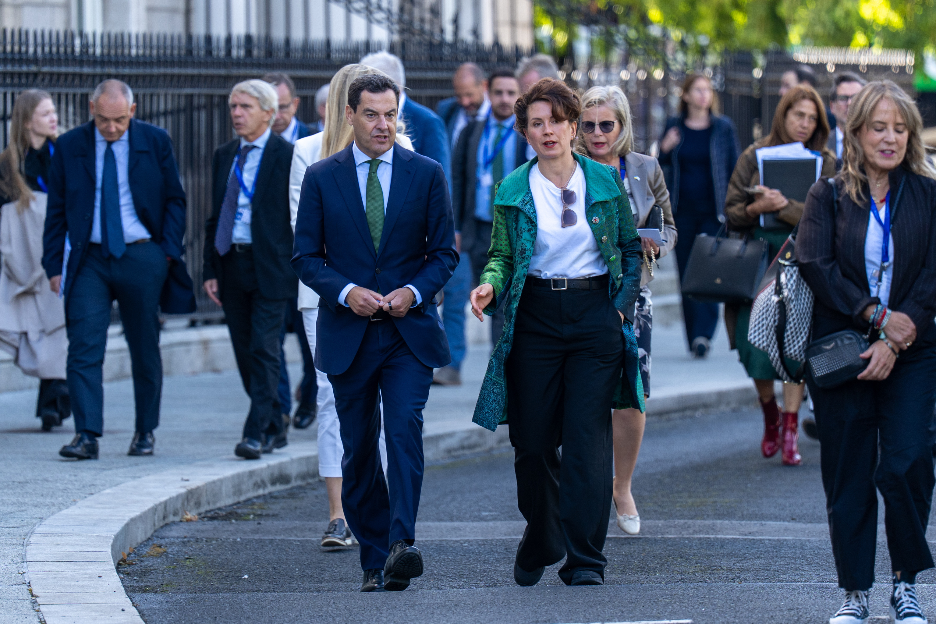 Juanma Moreno lamenta que Europa no preste la "atención suficiente" a la frontera sur donde operan las mafias de la inmigración y el narcotráfico