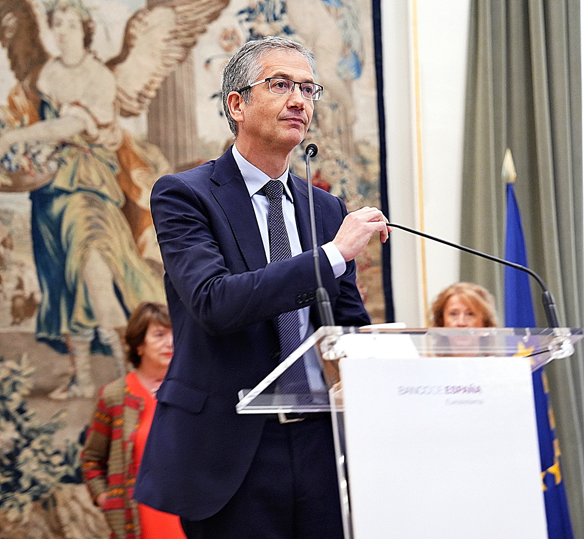 Sánchez se resigna a apoyar a Hernández de Cos ante el riesgo de que España quede fuera del BCE durante años