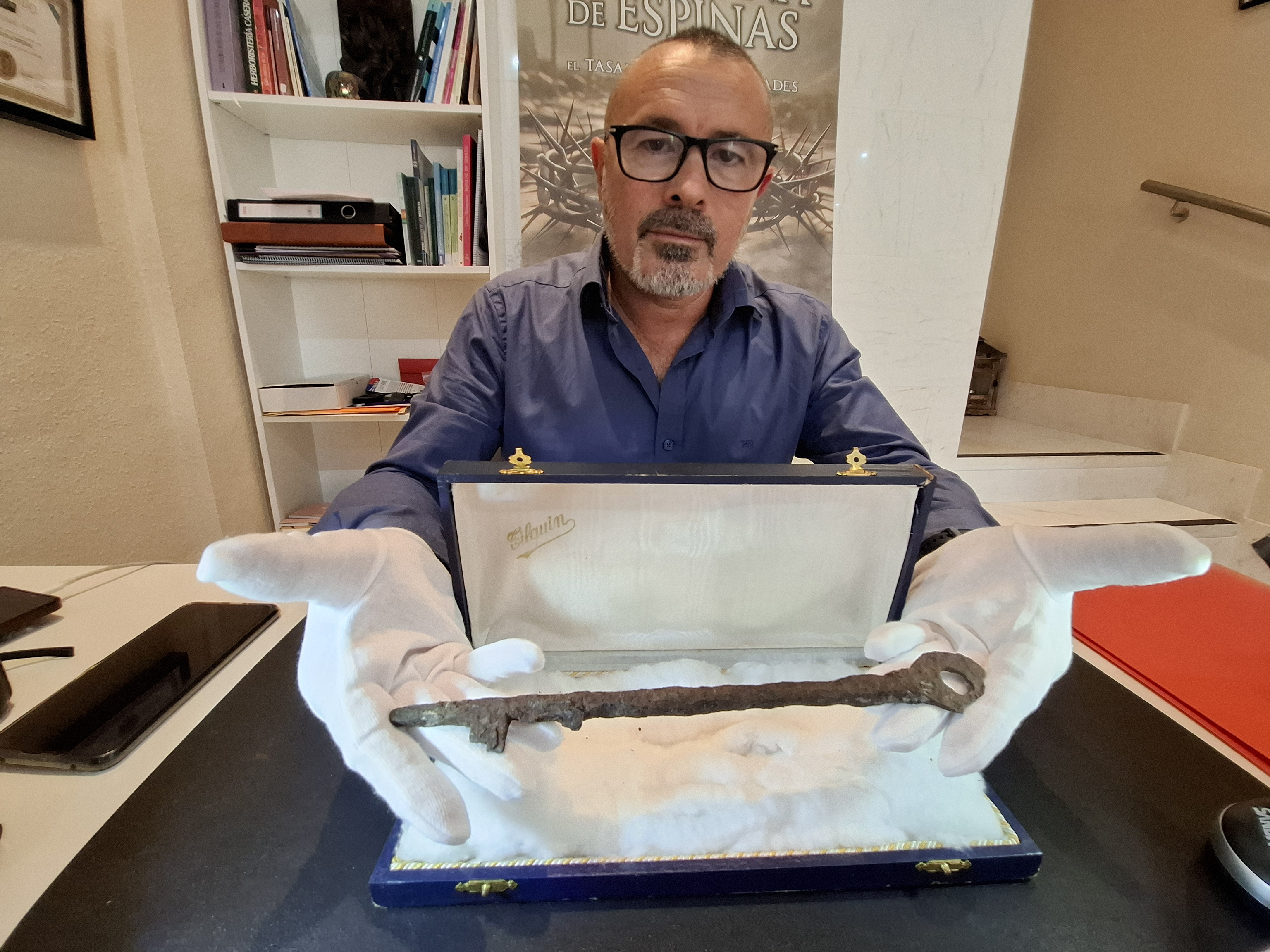 Un perito encuentra oculta en una maleta comprada en un rastro una llave que podría ser nazarí y pertenecer a la Alhambra
