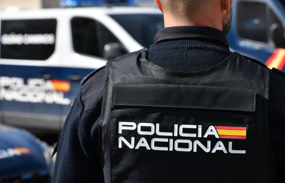 De los vuelos en business a dormir en suite de lujo: cazado en un hotel del barrio de Salamanca el hacker del millón de euros