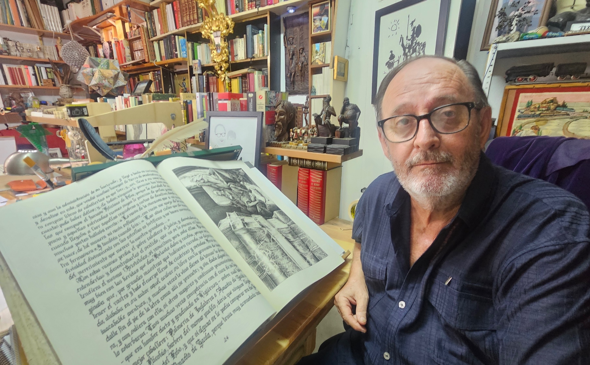 Manuel Marín Navarro, un profesor jubilado de Málaga: "Este es el Quijote de todos, y nadie va a poder tener dinero para comprarlo"