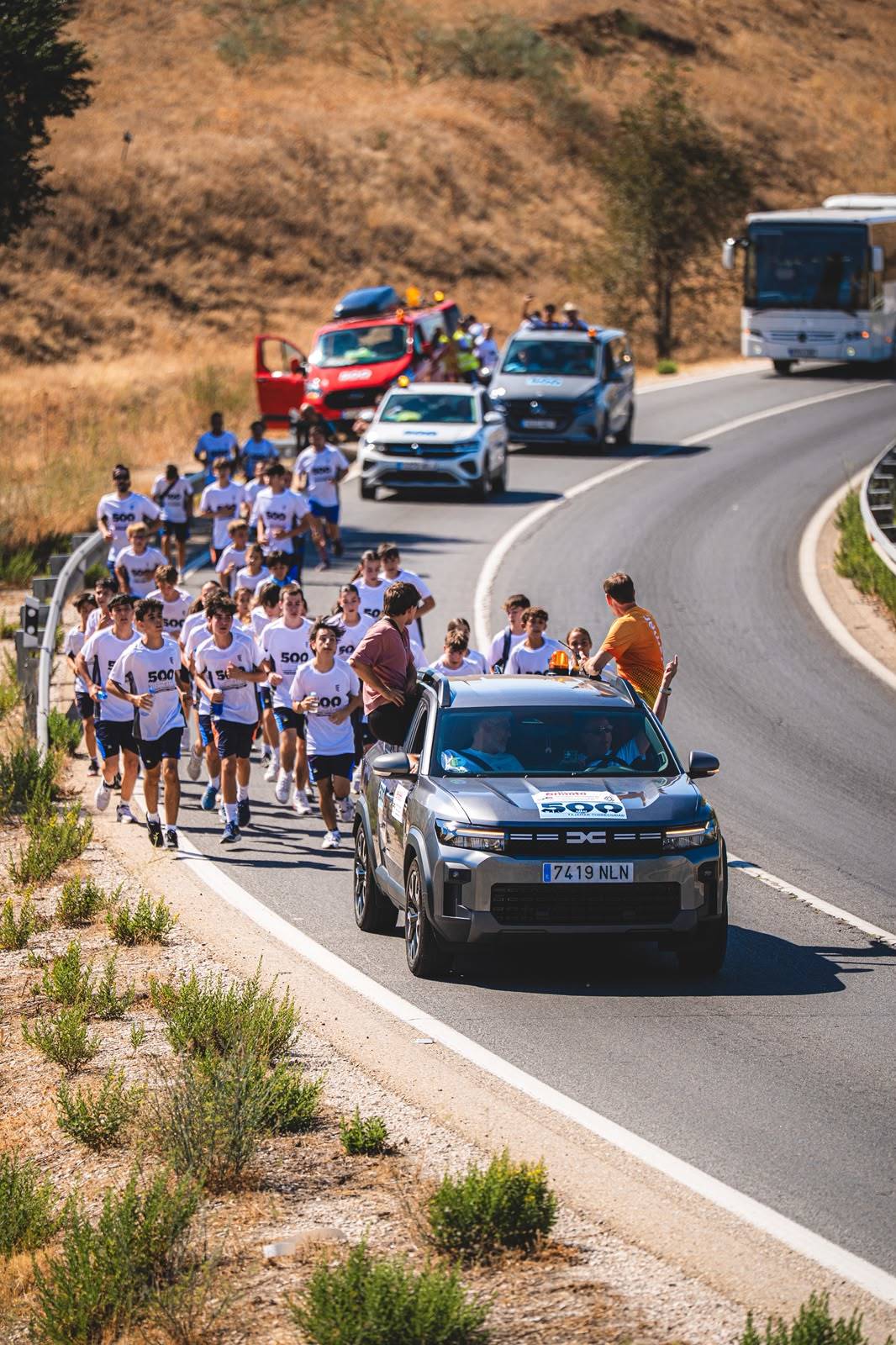 500 kilómetros para crear una red social real: corriendo de Vallecas a Torreciudad 'non-stop' para conectar de verdad fuera del cole