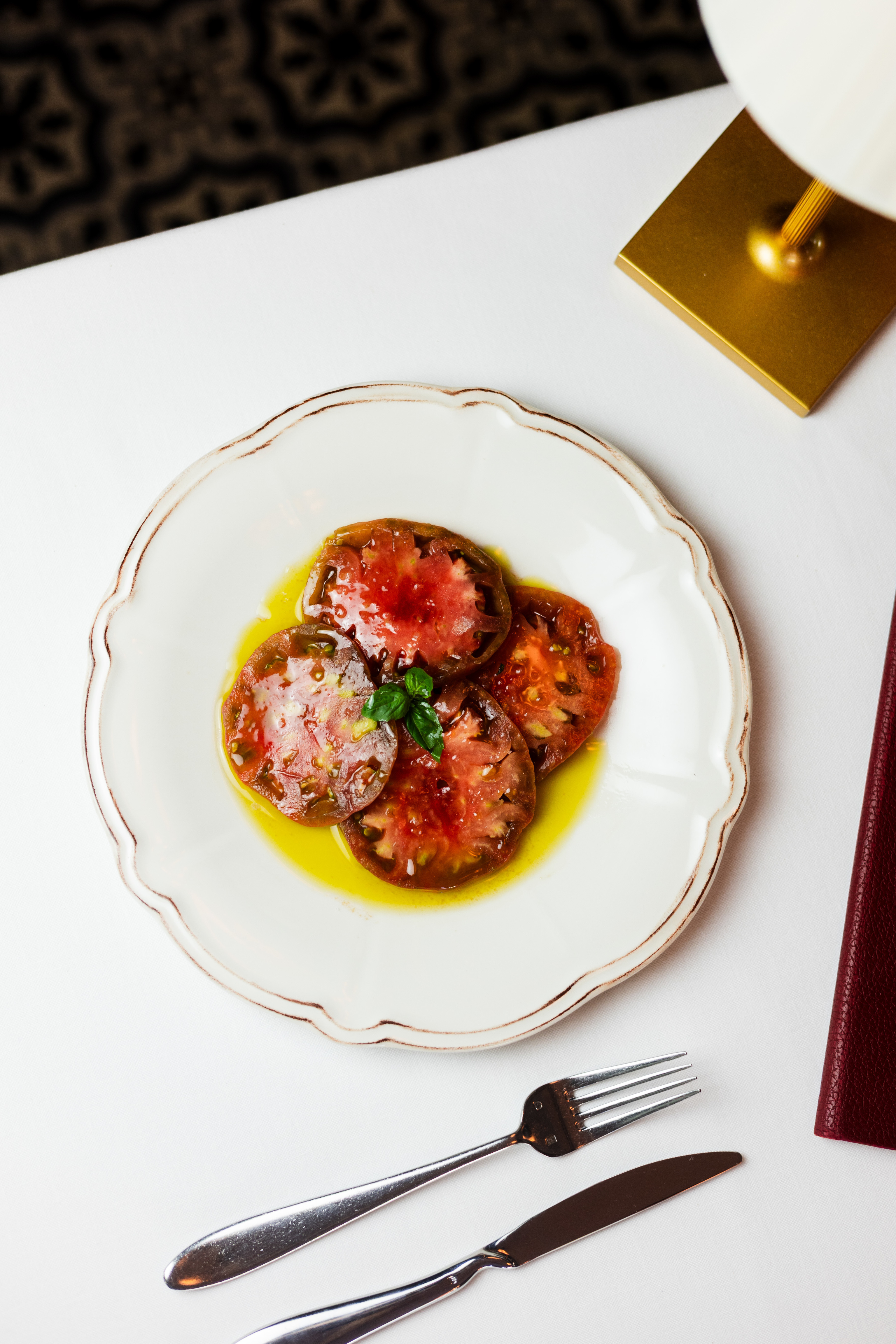 Reabre un renovado Amparito Roca, el clásico restaurante madrileño: la misma esencia, recetas afinadas y pasodoble a medianoche