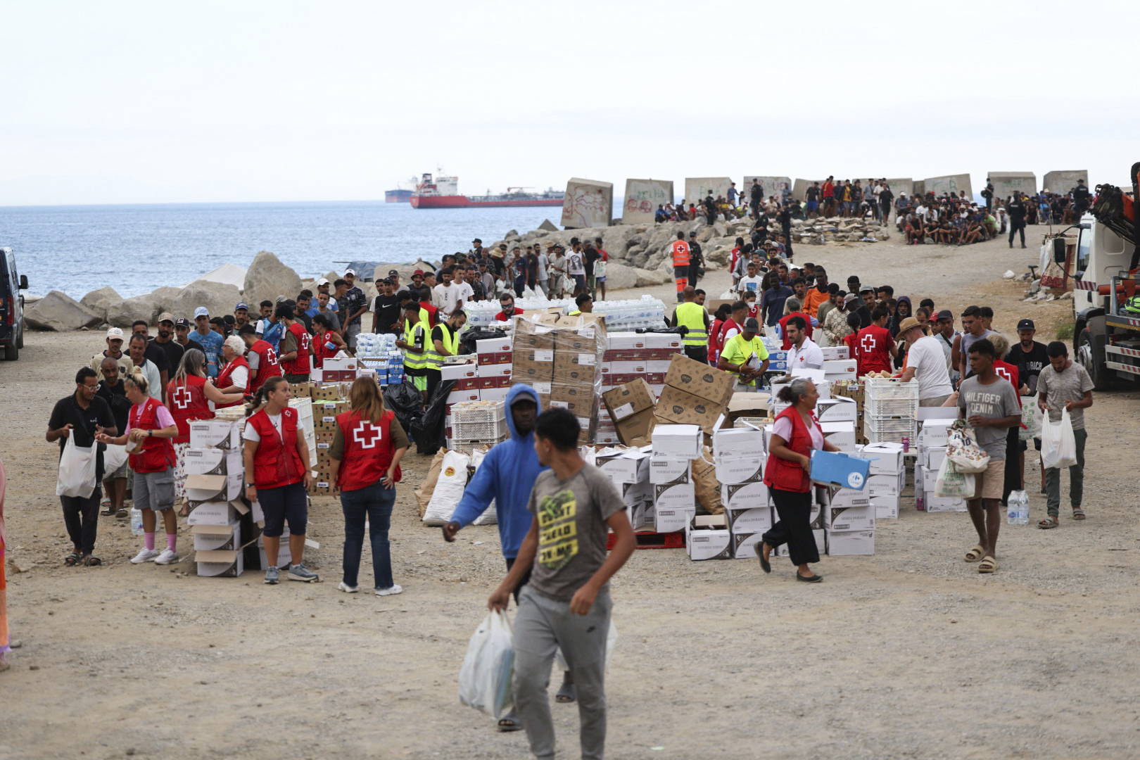 Más de 53 millones para la asistencia de los inmigrantes en Ceuta: el Gobierno y la ciudad se apoyan en un entramado de colectivos y Vox señala a las ONG