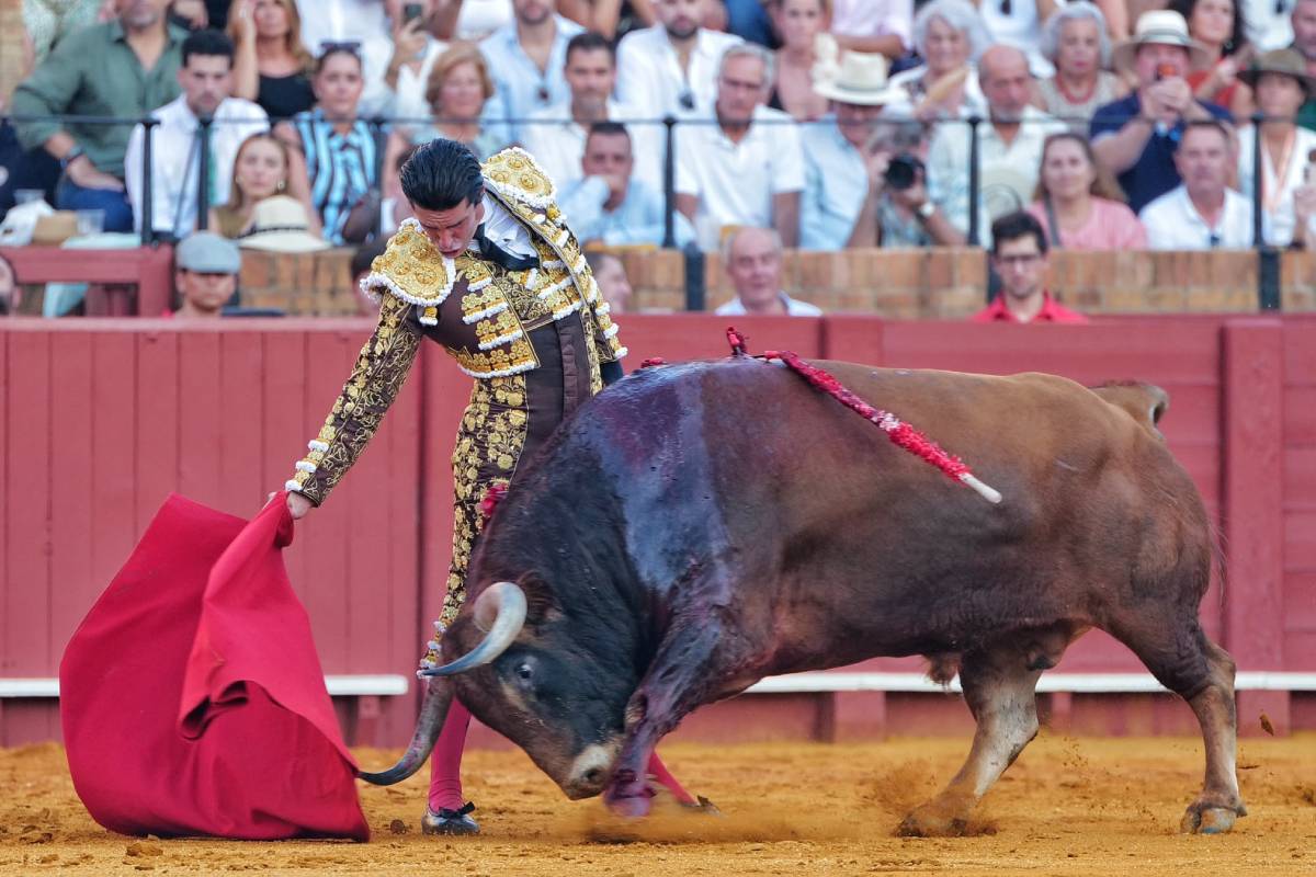 Alejandro Talavante, el doctor Jekyll y mister Hyde, desencadenado en Sevilla