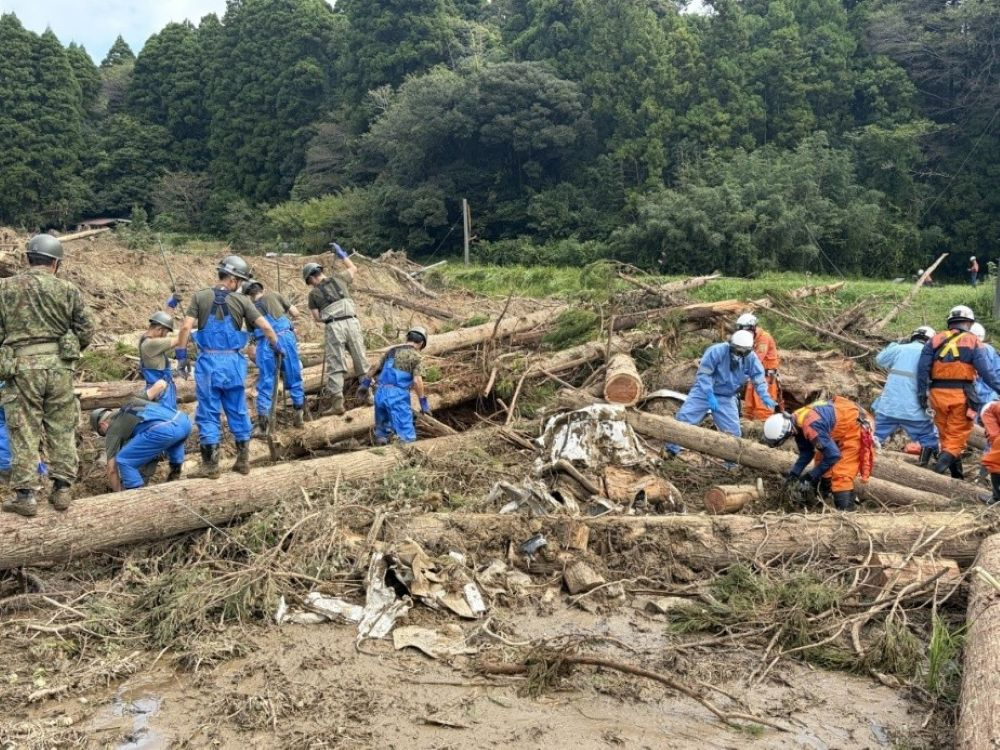 El avance de una nueva tormenta pone en alerta a Japón tras un tifón con 12 muertos