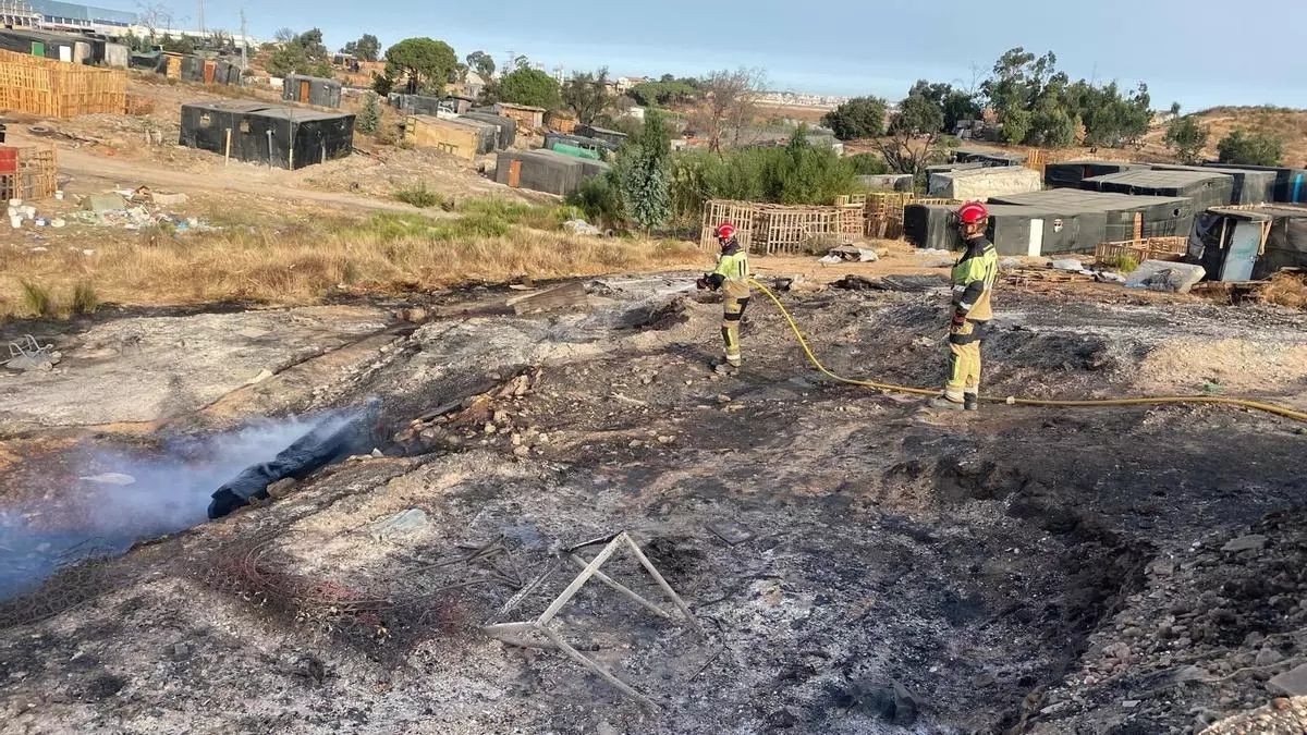 Muere un inmigrante en el incendio de un asentamiento chabolista en Palos