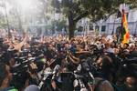 PP y Vox exhiben sus diferencias en una marcha secundada por miles de personas que pide investigar a Sánchez por "traición"