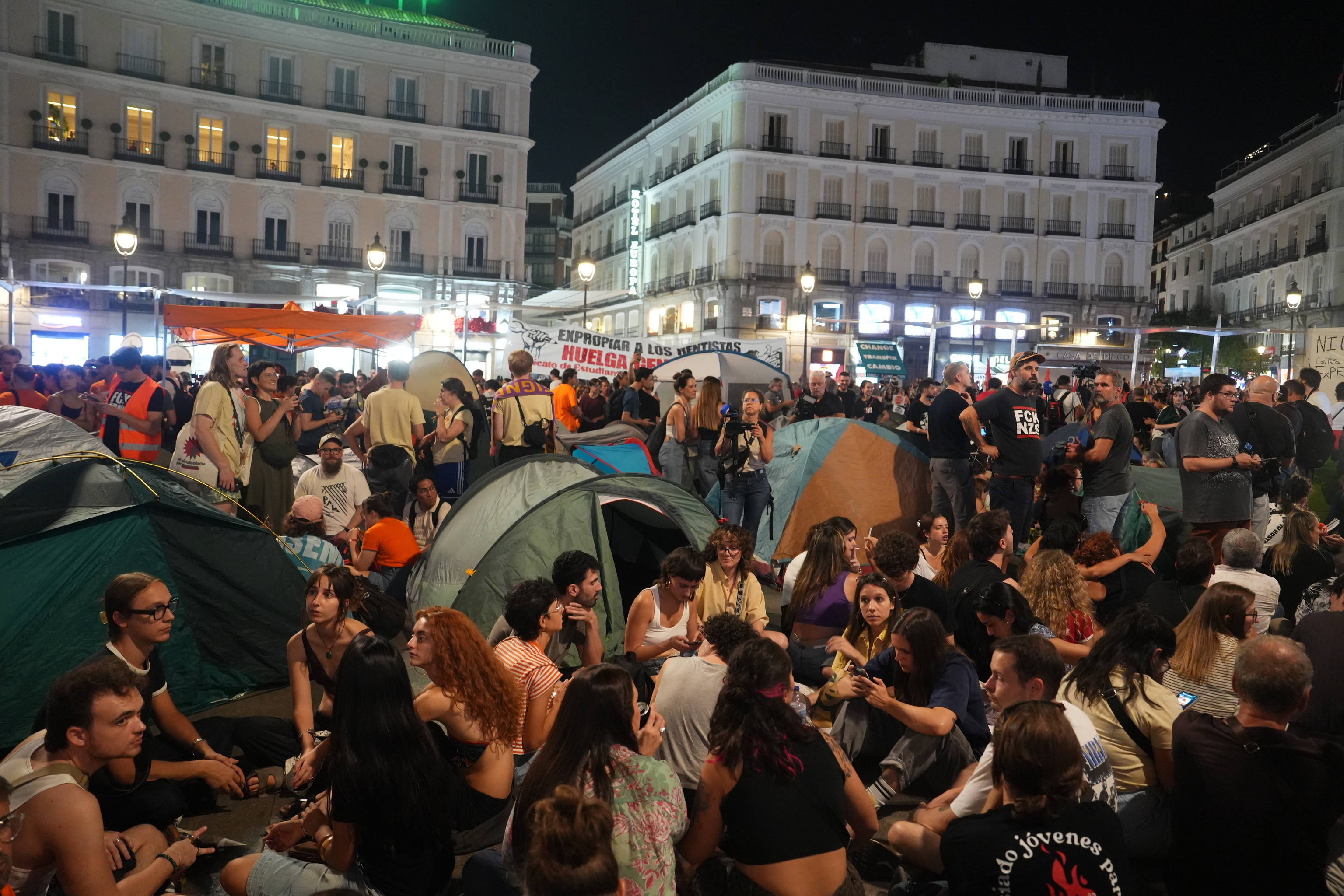 La indignación por la vivienda desemboca en un 15-M para Sánchez: "O cae el rentismo, o cae el Gobierno"
