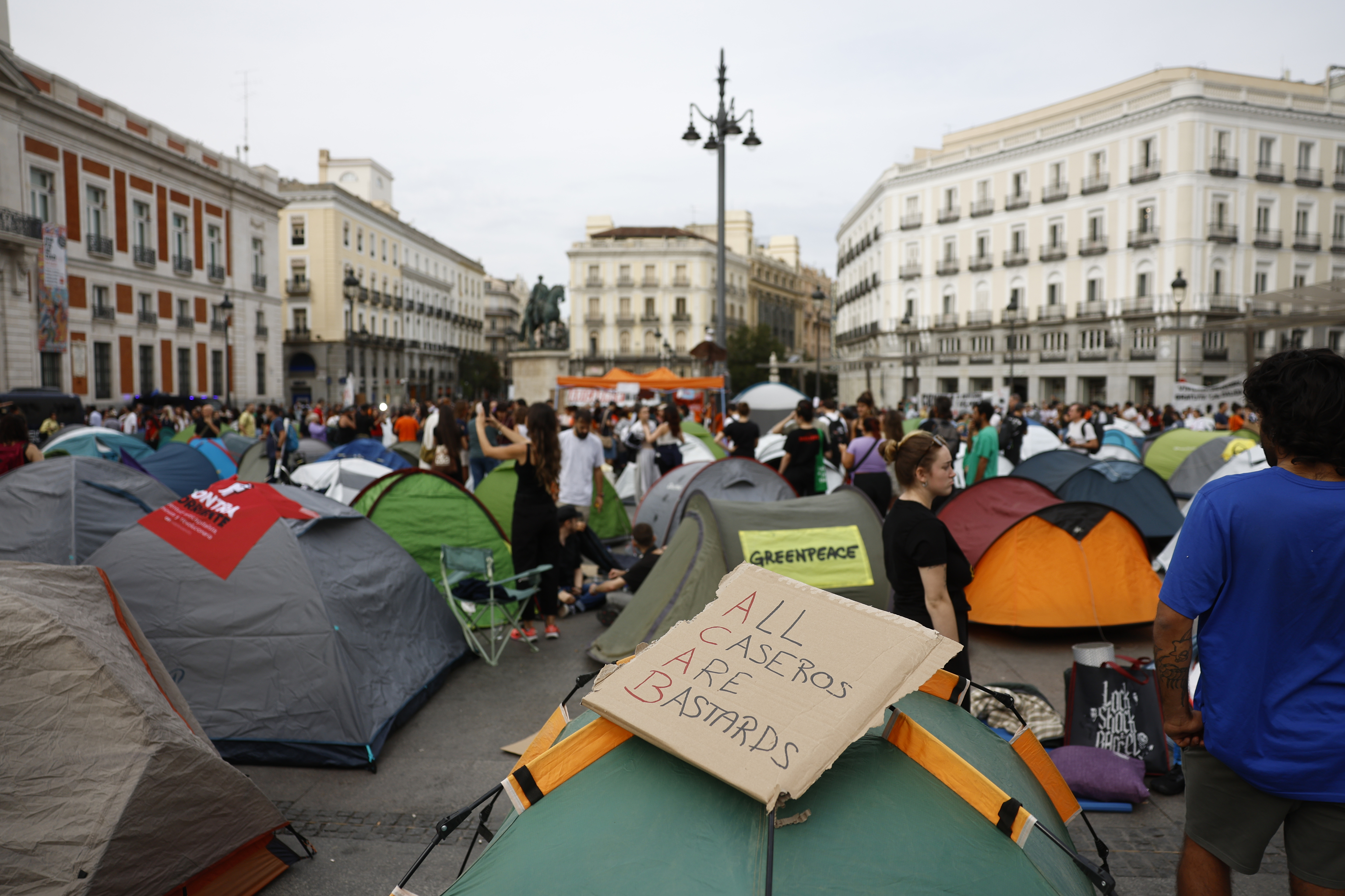 Sánchez ignora las críticas por su gestión de la vivienda y responde a la presión de la calle: "El Gobierno trabaja contrarreloj para llevar el martes el decreto"
