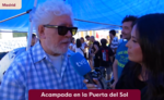 Almodóvar visita el campamento en la Puerta del Sol contra la crisis de la vivienda en España: "Maricarmen es la gota que ha colmado el vaso"
