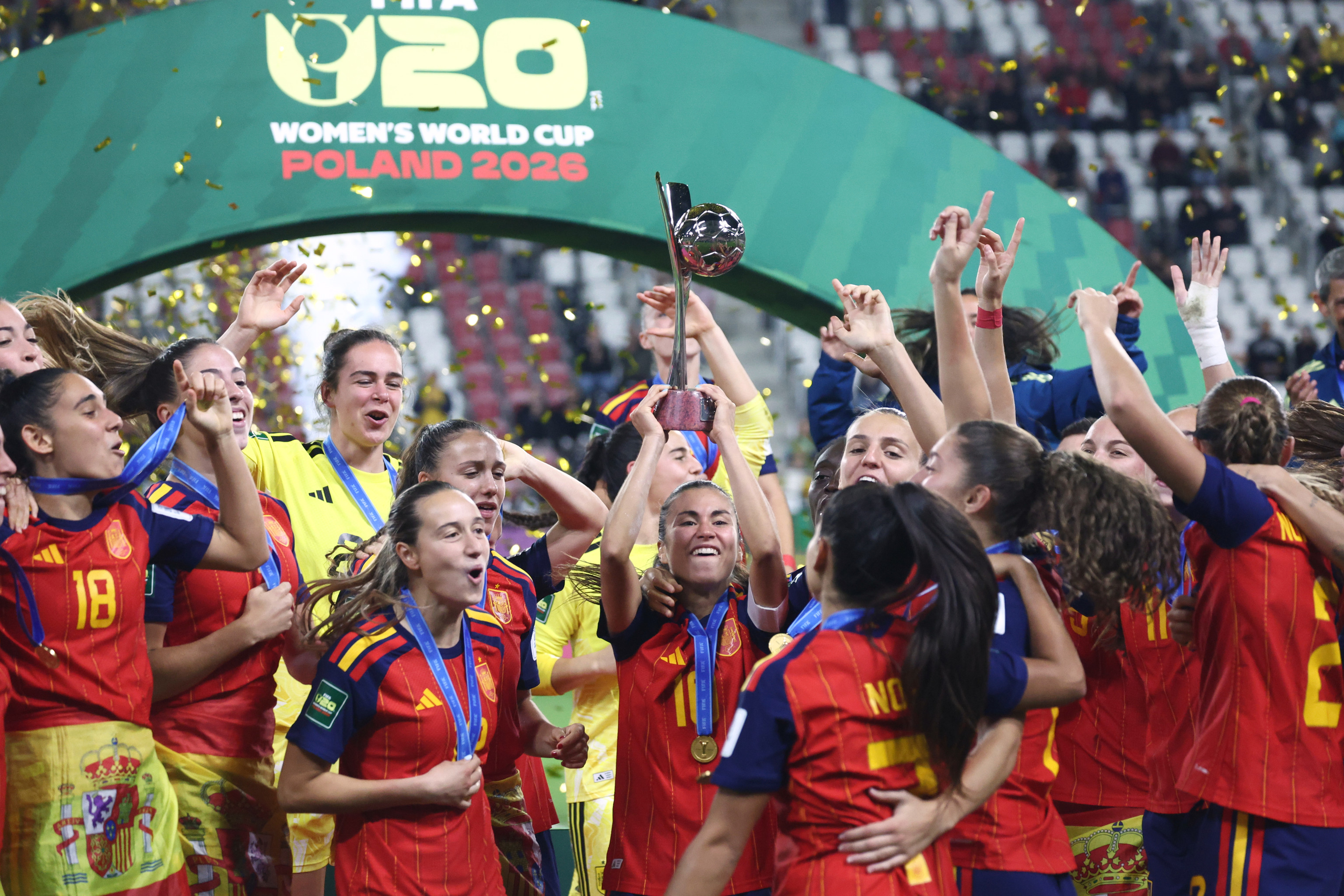 España se proclama campeona del mundo sub-20 femenino y destrona a Corea del Norte en penaltis Las jugadoras de David Aznar lograron vencer a las norcoreanas, las vigente campeonas, en una tanda de penaltis en la que Laia López, la guardameta del Real Madrid atajó dos lanzamientos y se convirtió en la protagonista del partido Leer