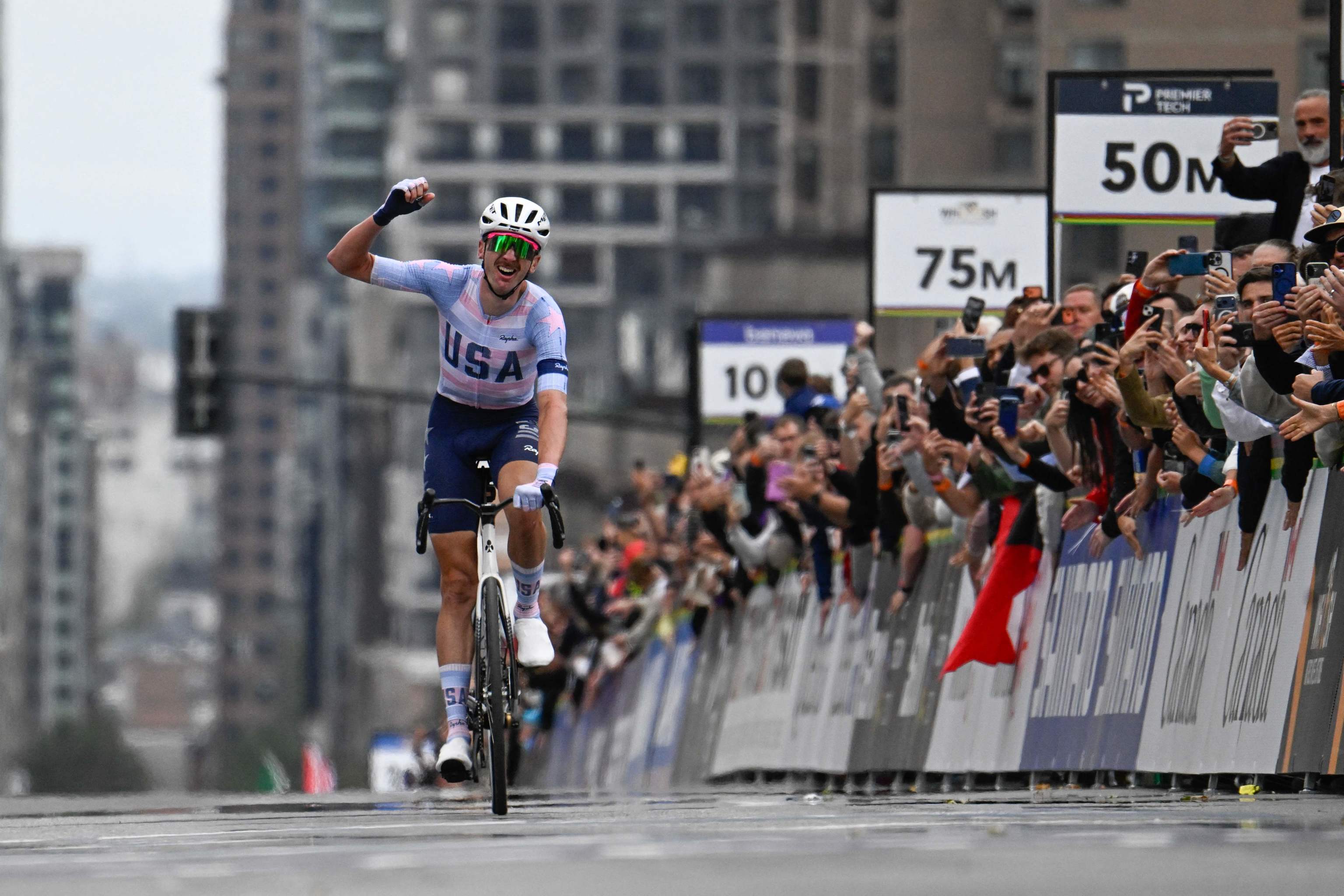 Brandon McNulty se hace 'monumental' al ganar la prueba en ruta del Mundial