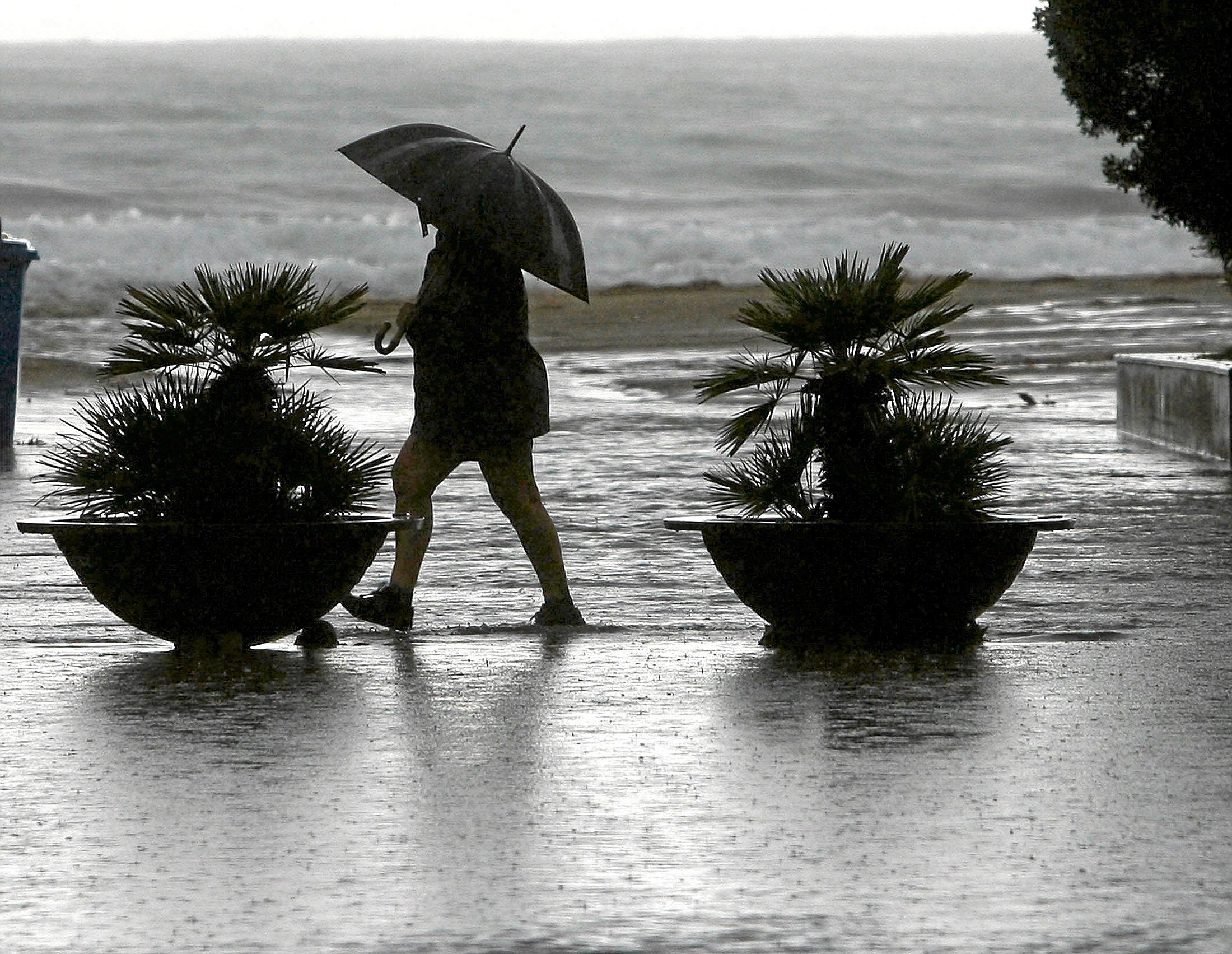 El calor se despide con lluvias: 12 comunidades en alerta y Cataluña con aviso naranja ante posibles lluvias torrenciales