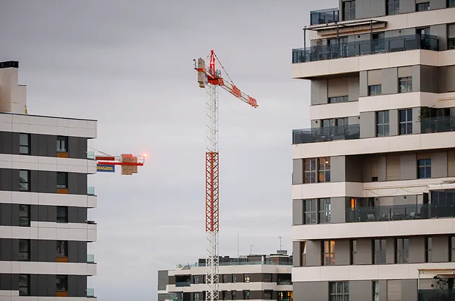 Las hipotecas para vivienda caen un 3,5% en julio mientras elevan su importe medio un 11% hasta su nivel más alto de la historia