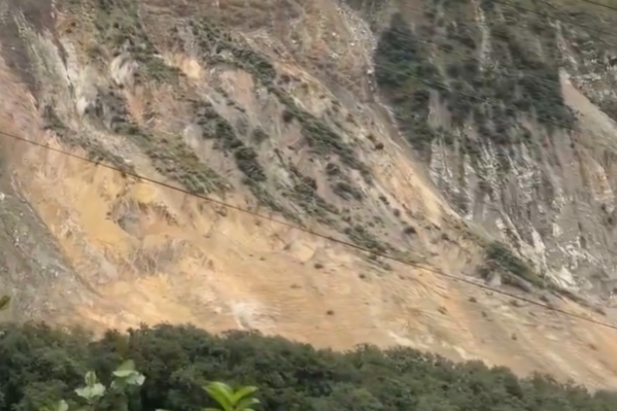 Al menos cuatro muertos y 12 desaparecidos tras una avalancha en Nepal
