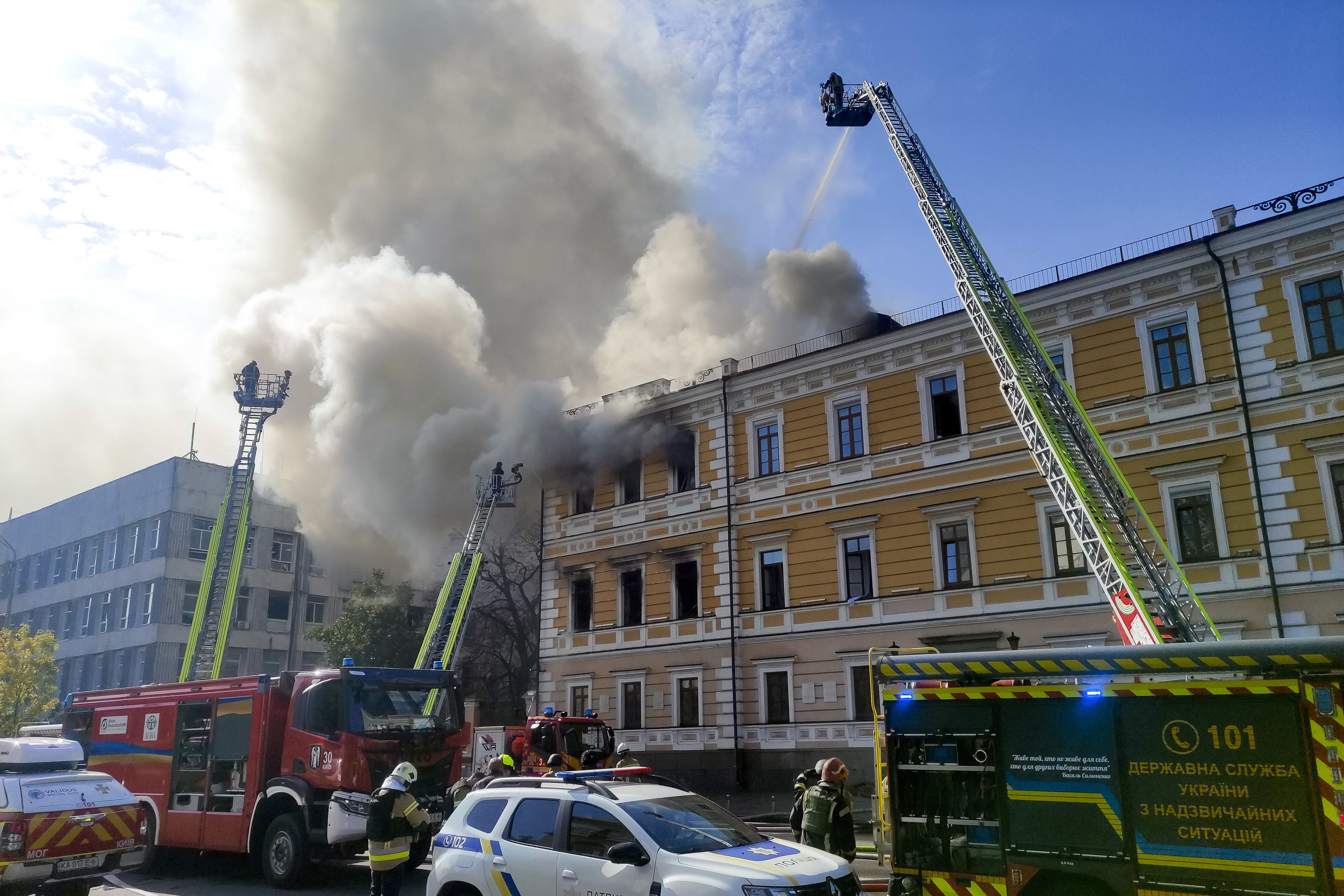 Un ataque con drones rusos contra la Academia de Ciencias de Kiev deja al menos una mujer muerta y varios heridos