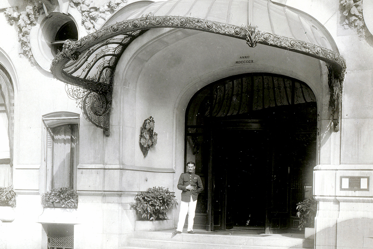 Las tres vidas del Hotel Lutetia: refugio de artistas, guarida de espías nazis y centro de acogida de los supervivientes del Holocausto