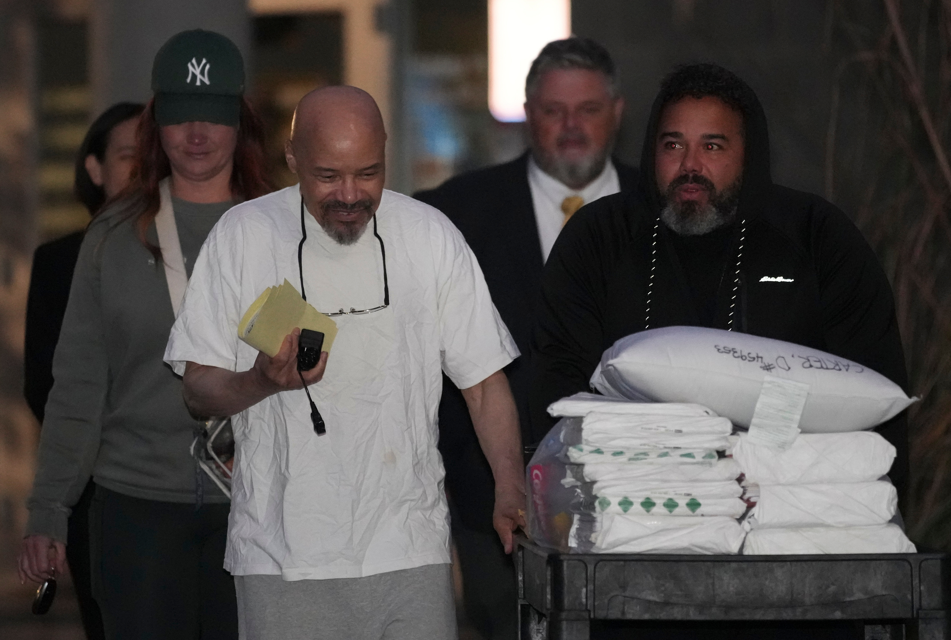 Un hombre que pasó décadas esperando ser ejecutado en Utah es liberado y espera nuevo juicio