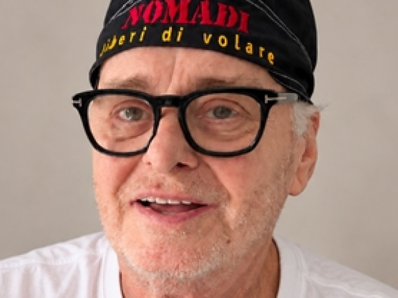 Faustino escribe su propia esquela antes de morir: "Brindad por mi salud, ahora soy libre para volar: me reúno con mi amada Stefy"