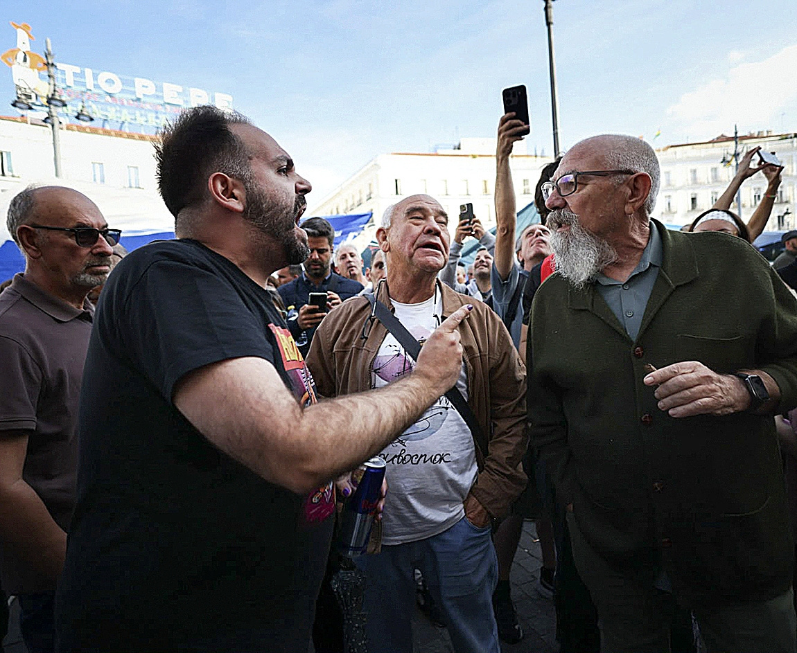 Talleres antirrepresión, llamadas a la "autodefensa" o "que sea la policía quien defienda el orden": el miedo a la llegada de "grupos fascistas" divide la acampada de Sol
