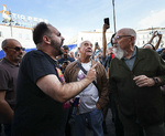 Talleres antirrepresión, llamadas a la "autodefensa" o "que sea la policía quien defienda el orden": el miedo a la llegada de "grupos fascistas" divide la acampada de Sol