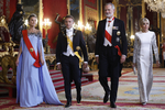 Felipe VI exige ante Macron y Sánchez eficacia en la defensa de la frontera de Ceuta: "No podemos afrontar solos una responsabilidad de todos"