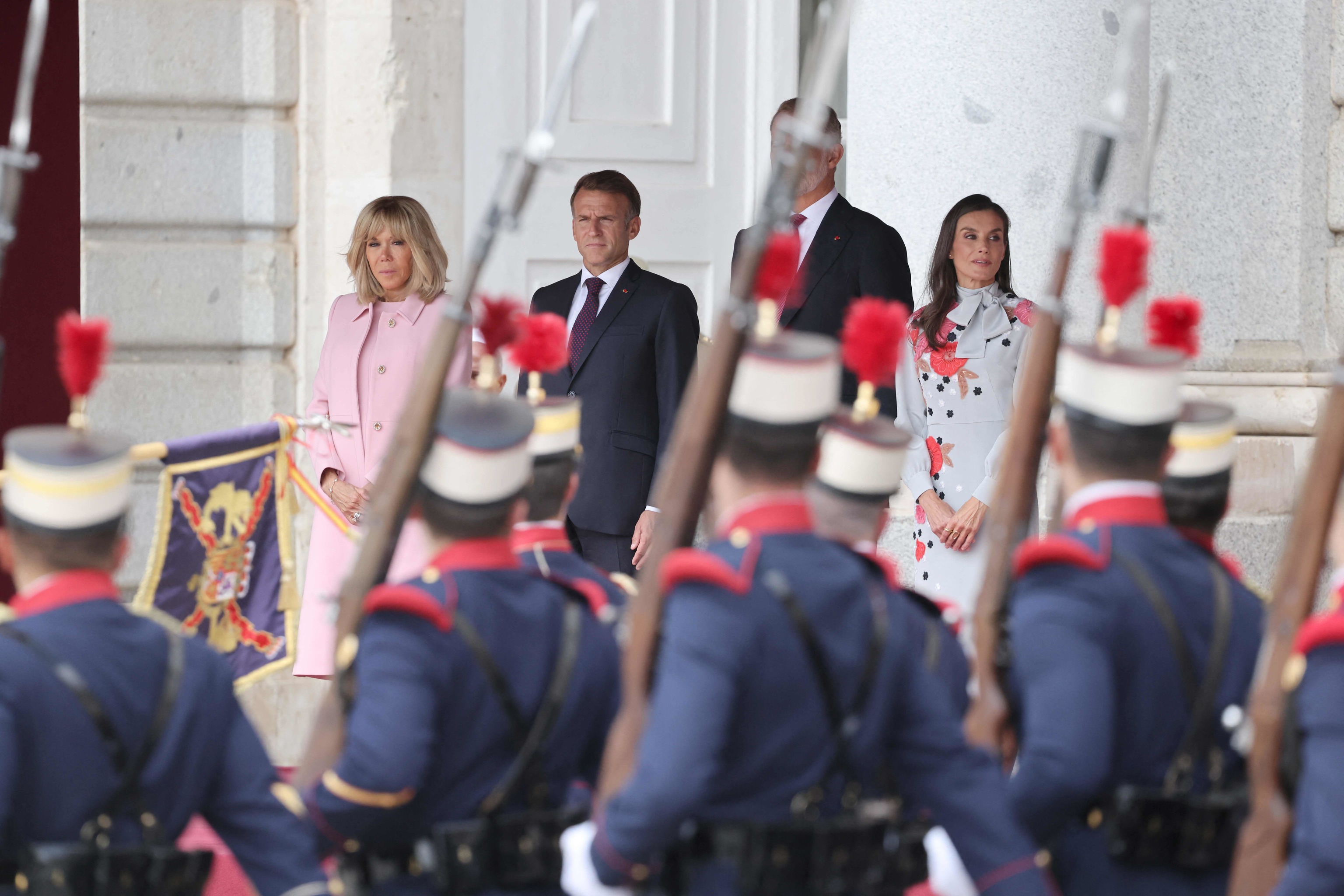 Un menú francés de los hermanos Roca, un sextante de regalo para el Rey... Los detalles de la cena de gala de Felipe VI para Macron