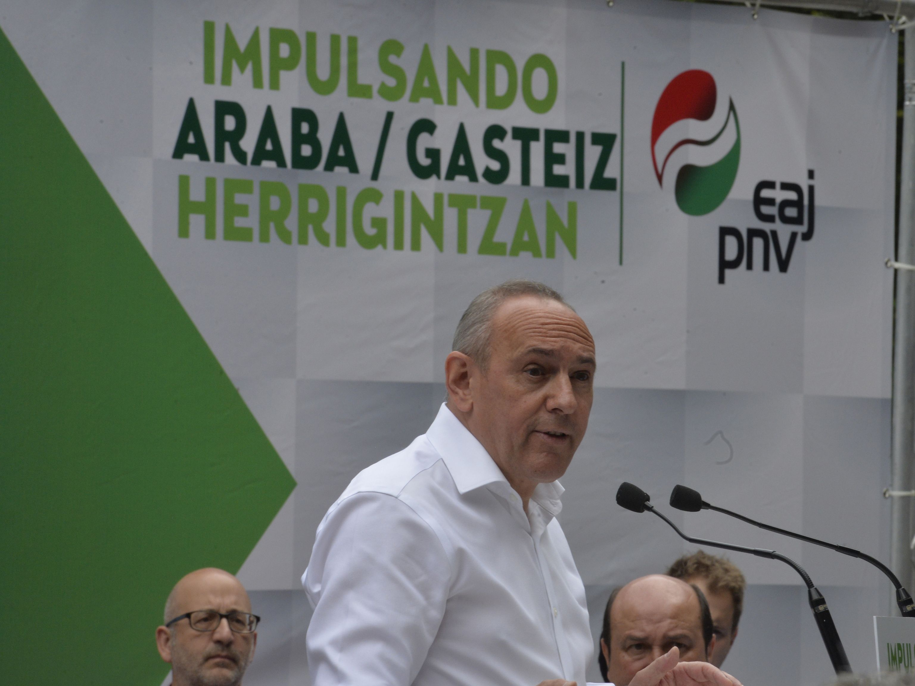 El PNV confía por cuarta vez en Ramiro González para mantener la Diputación de Álava y completa un inesperado 'ticket' con Urresti