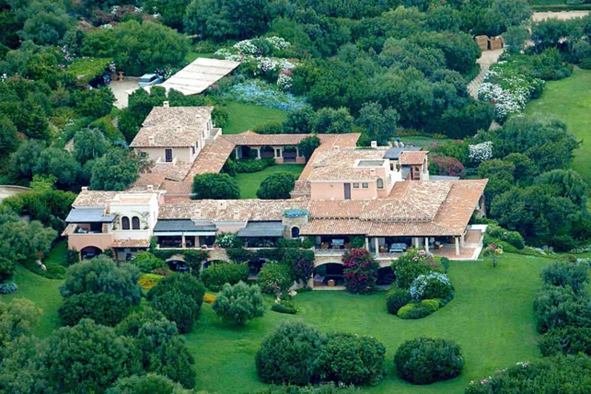 La familia Berlusconi dice adiós a la mansión de Villa Certosa con un último almuerzo tras cerrar su venta por 350 millones de euros al emir de Qatar