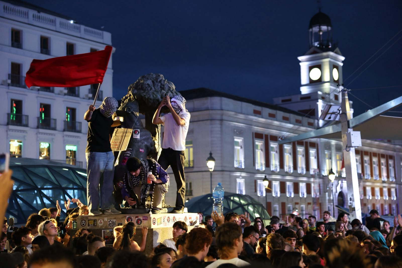 La Comunidad niega haber alterado los toques del reloj de la Puerta del Sol por la acampada: "Siempre ha dado los cuartos"