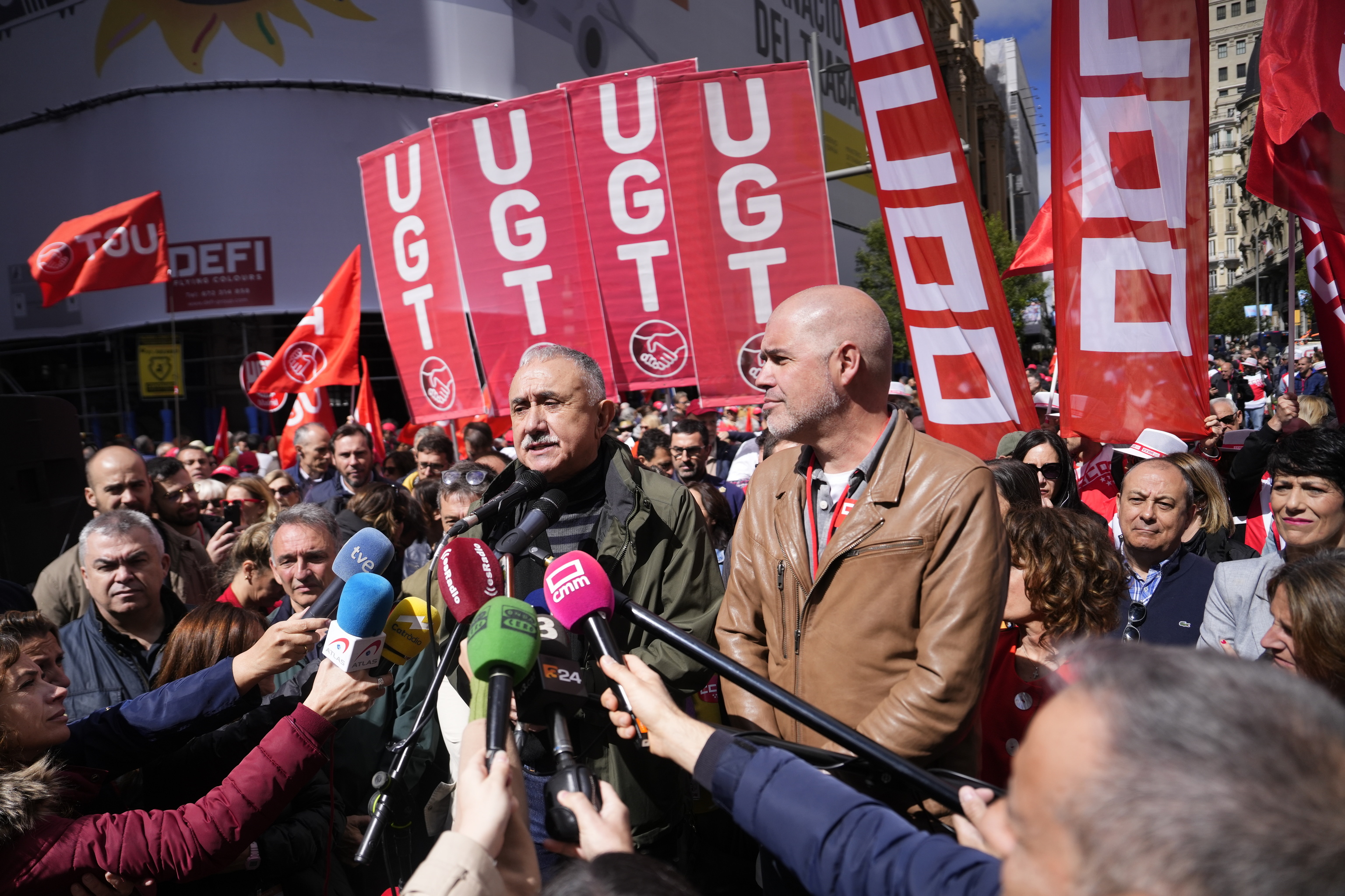 CCOO y UGT no descartan la huelga general por la vivienda que exigen los acampados: lo decidirán tras la votación de los decretos el viernes