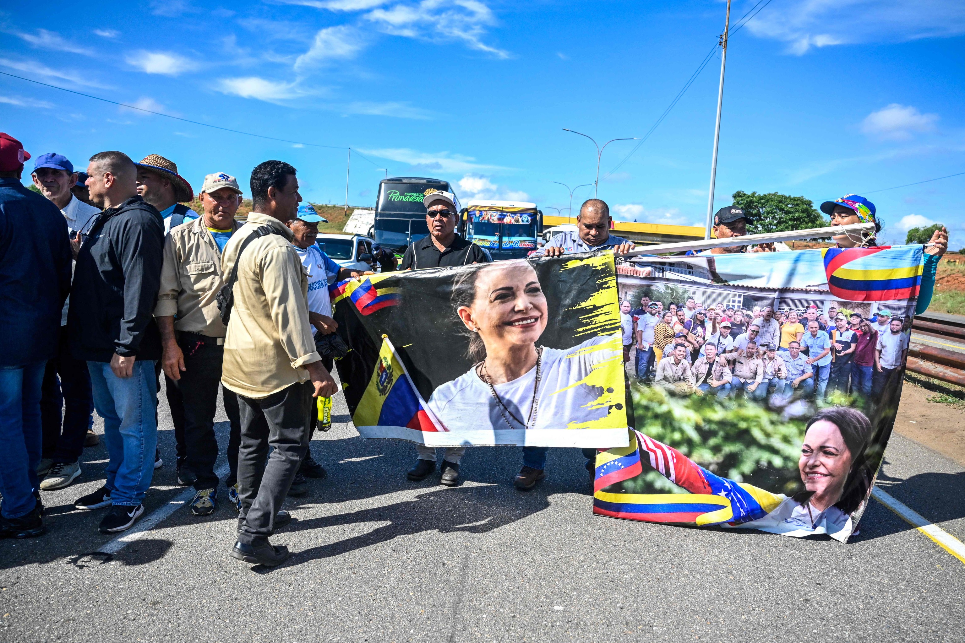 María Corina Machado, dispuesta a reunirse con Delcy Rodríguez para regresar a Venezuela