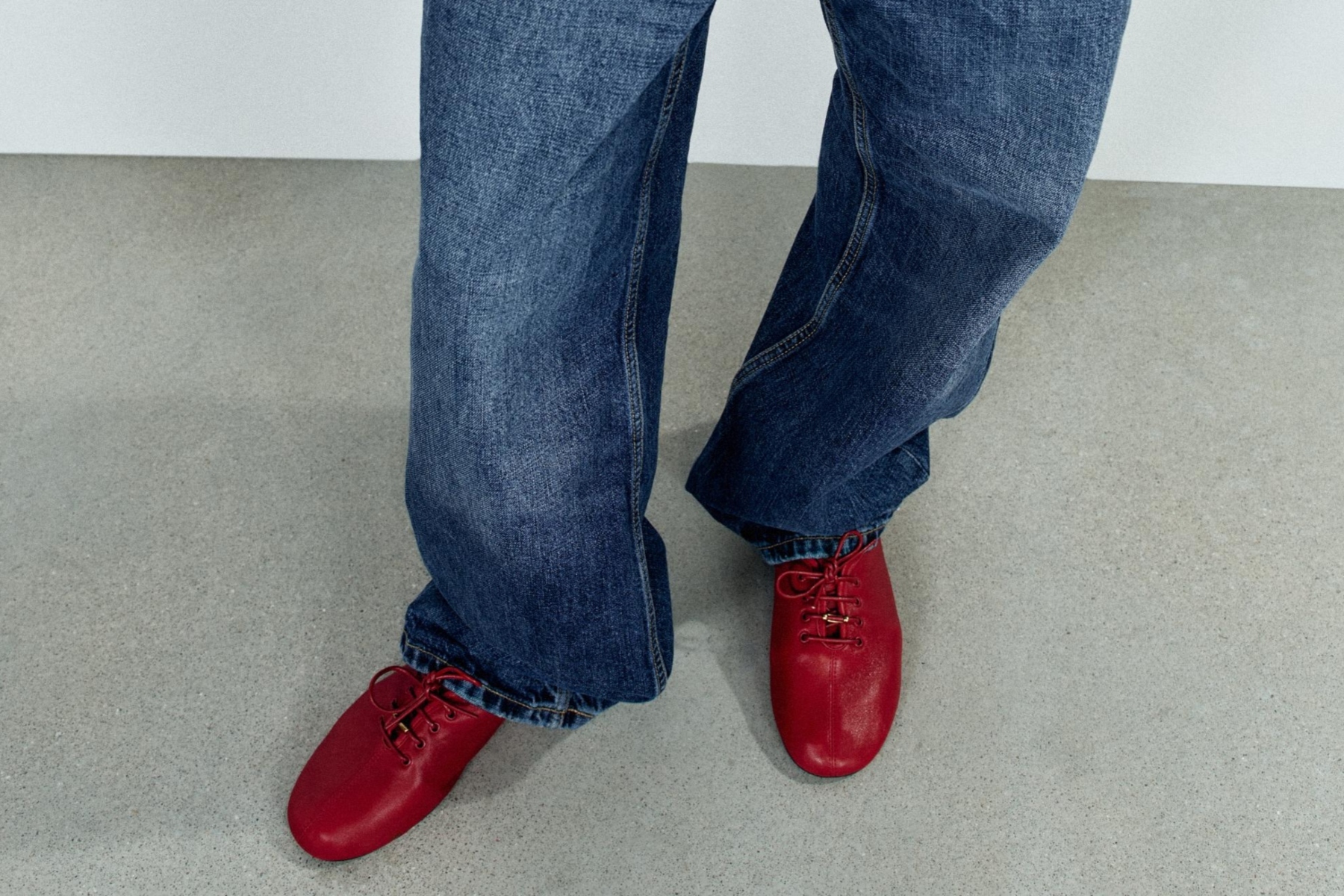 Zara recupera los zapatos Oxford que vuelven a ser tendencia: planos, elegantes, con aire vintage e ideales para la oficina en otoño