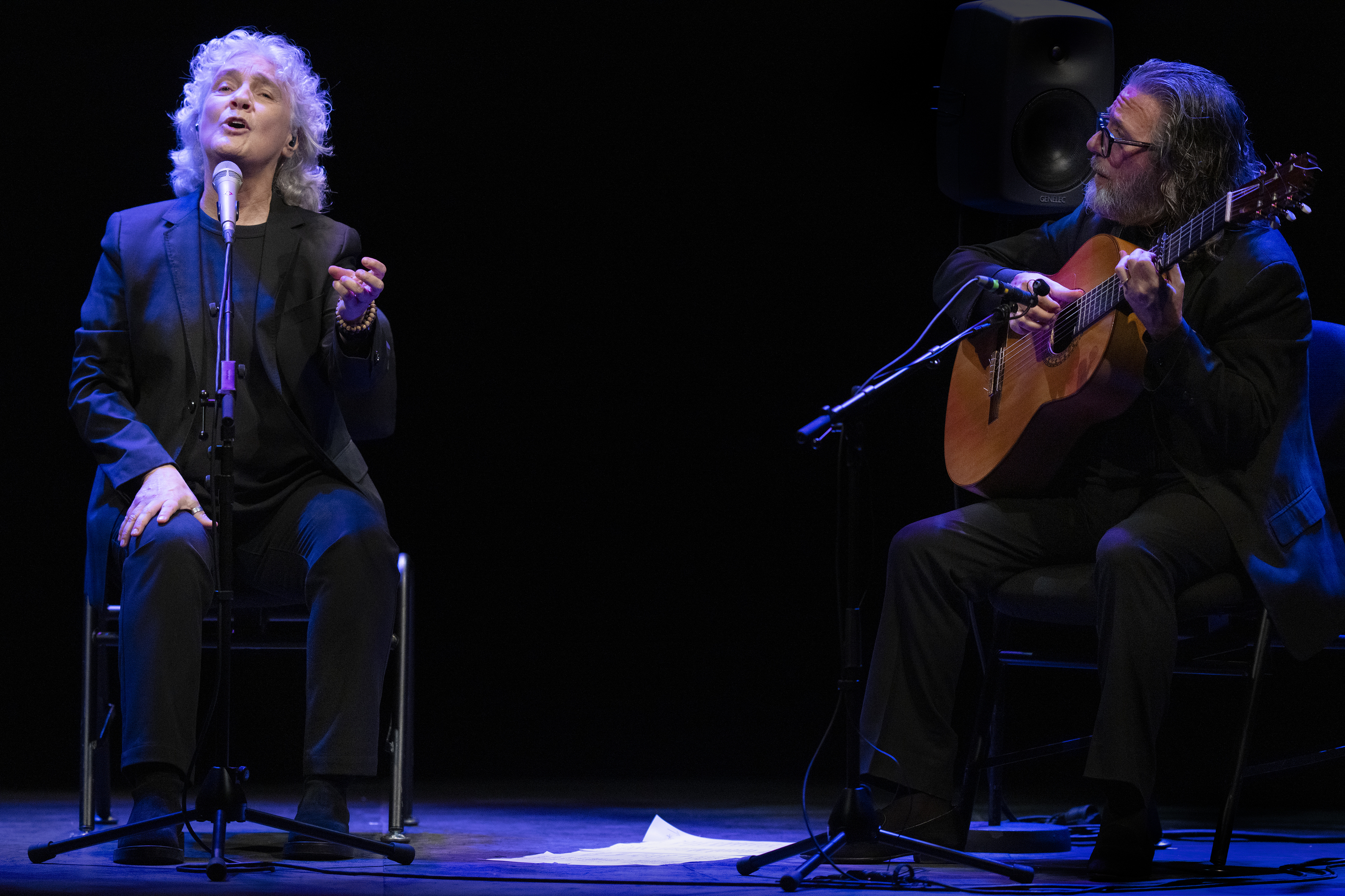 Mayte Martín demuestra que con una guitarra sólo cantan bien los que saben