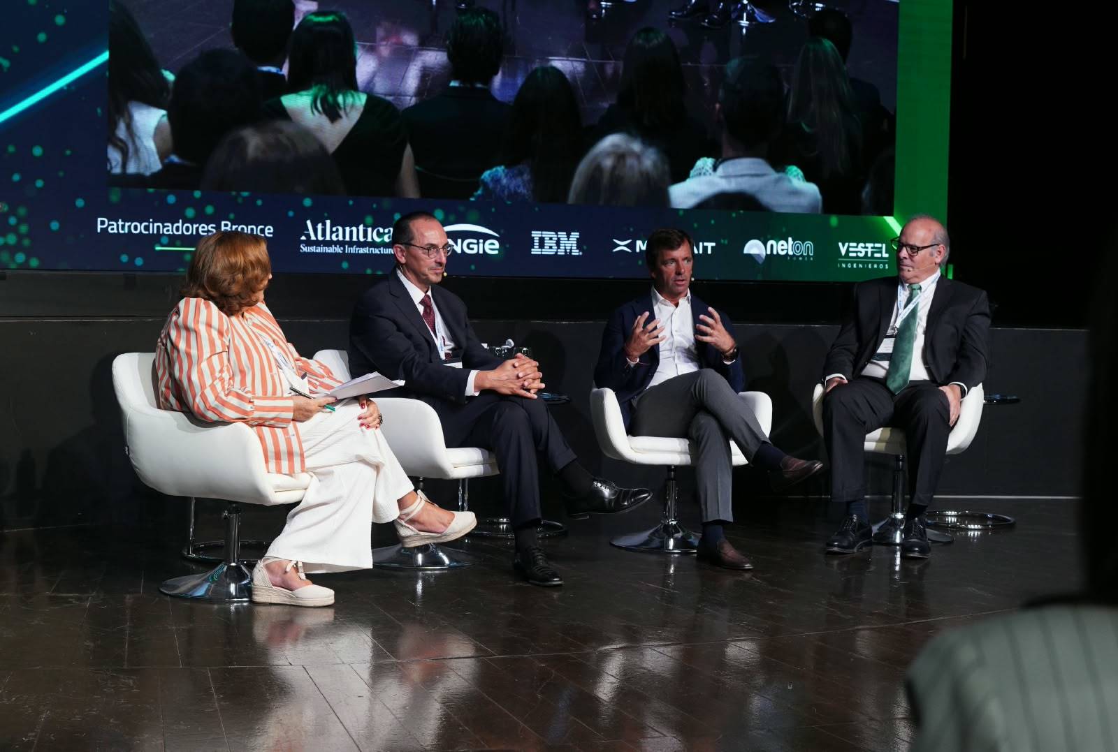 Las grandes eléctricas plantean un IVA superreducido a la luz y preparan una ofensiva fiscal ante el Gobierno