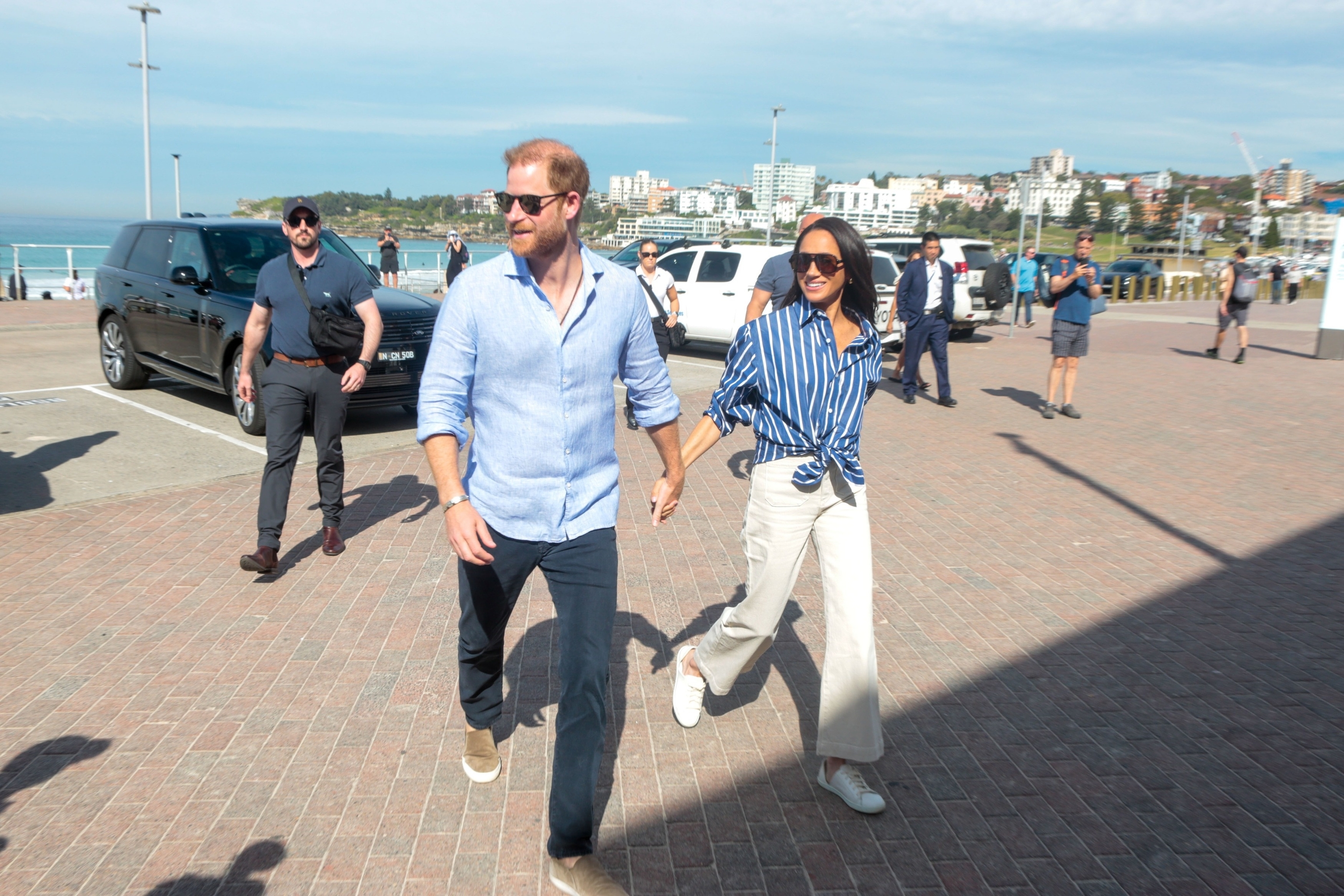 Encuentros en un pub con Ellen DeGeneres, "muchas caminatas", vacaciones en la campiña, los premios Invictus Spirit... Así ha sido el primer mes de los duques de Sussex en Inglaterra