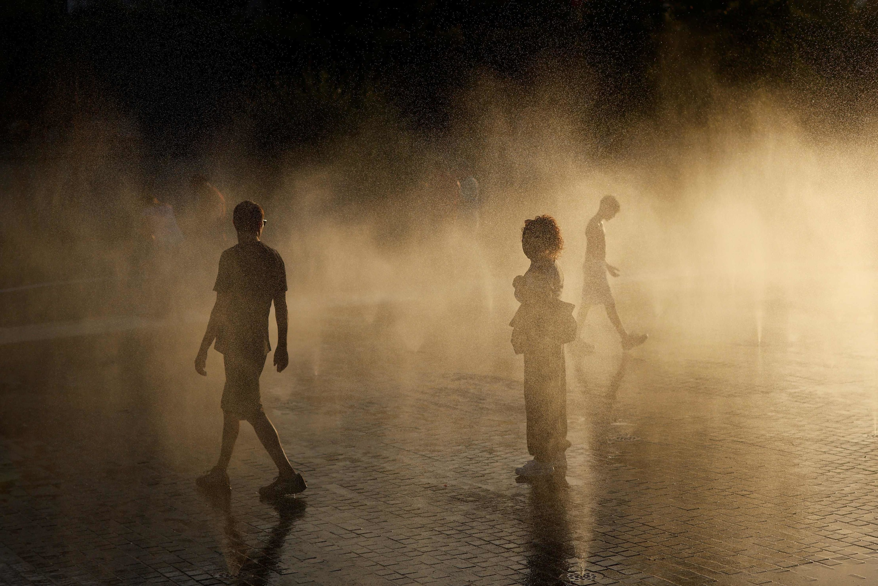 Europa registra el verano con mayor estrés térmico y los ríos más secos desde 1992 Un nivel récord del 52 del territorio europeo estuvo expuesto a un estrés térmico intenso durante el verano excepcionalmente caluroso que azotó el continente este año, informó este viernes el observatorio climático de la Unión Europea. Leer
