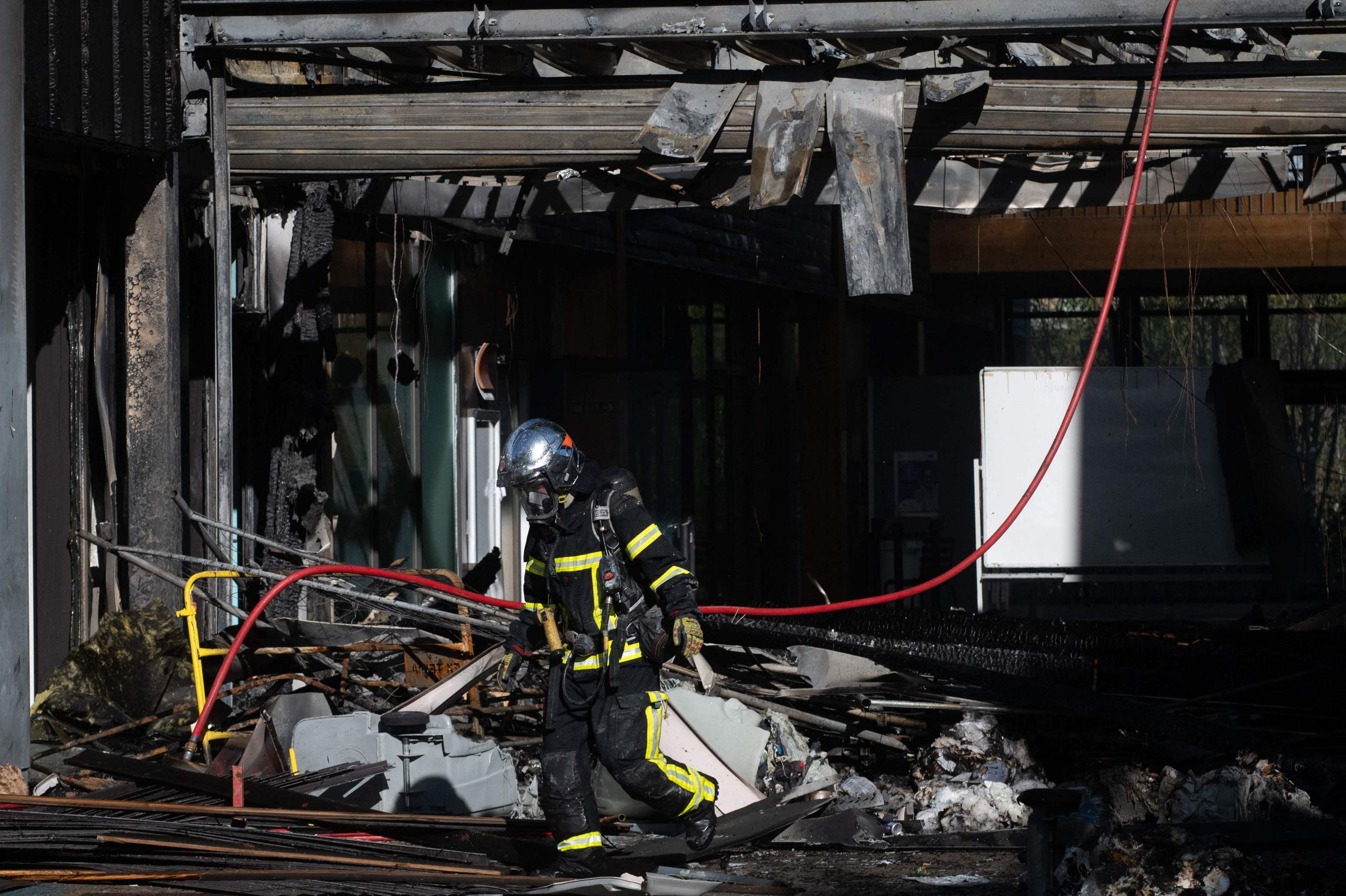 Francia, desbordada por la explosión estudiantil: "Los padres pagarán las facturas"