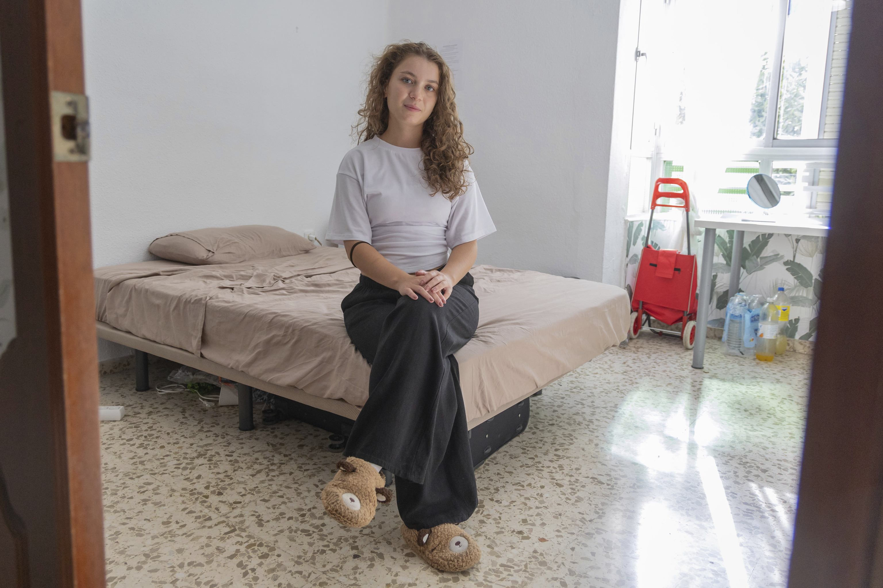 La crisis del alquiler empuja a los jóvenes vivir en hogares sin zonas comunes: "Ninguno de los pisos que encontraba tenía salón"