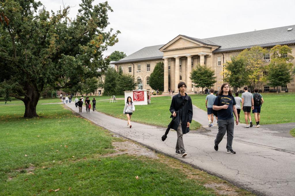 Una oleada de mensajes de solidaridad con "Jane Doe" inundan las redes tras la demanda por violación en la Universidad de Cornell
